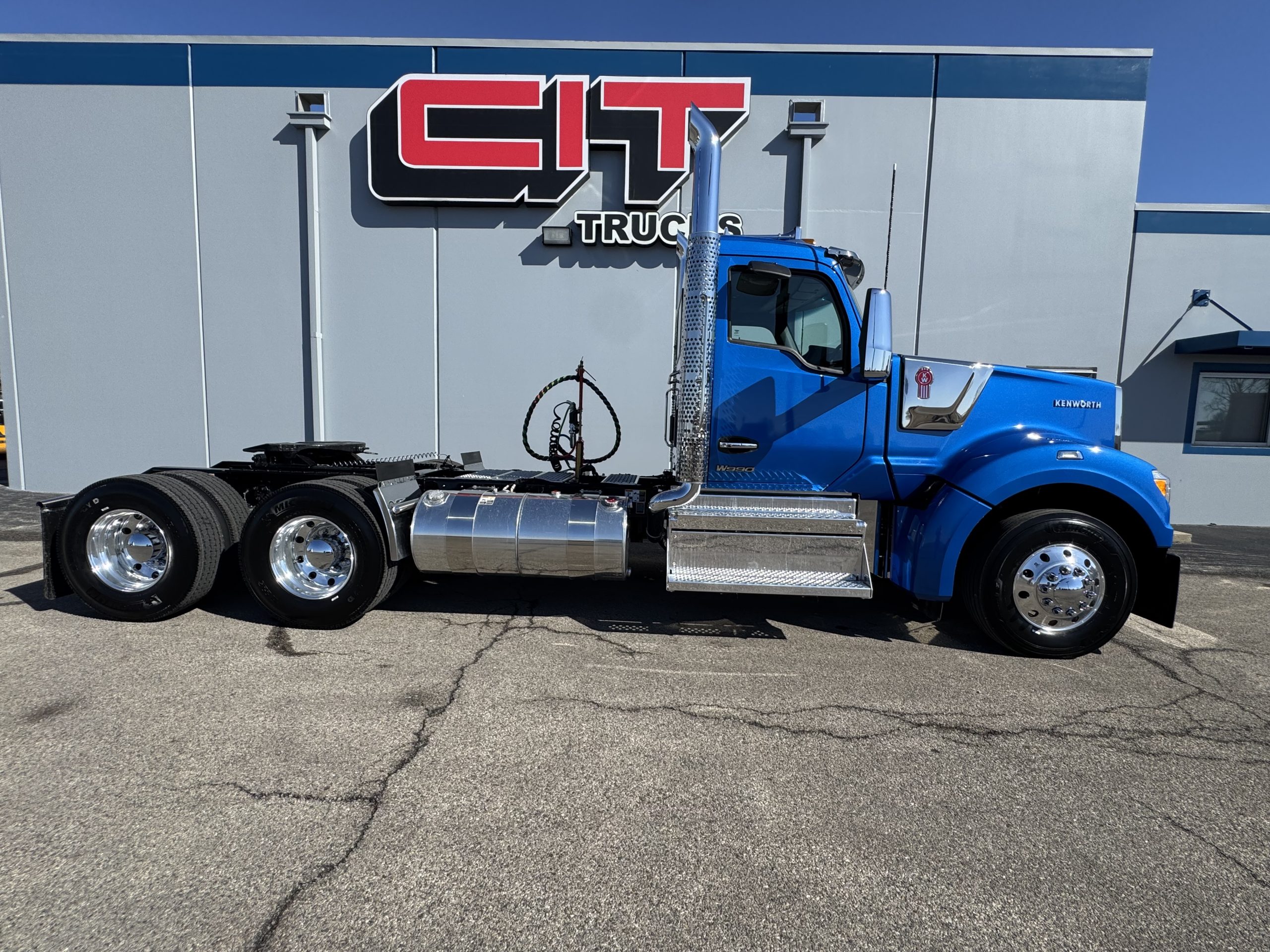 2027 Kenworth W990 - image 4