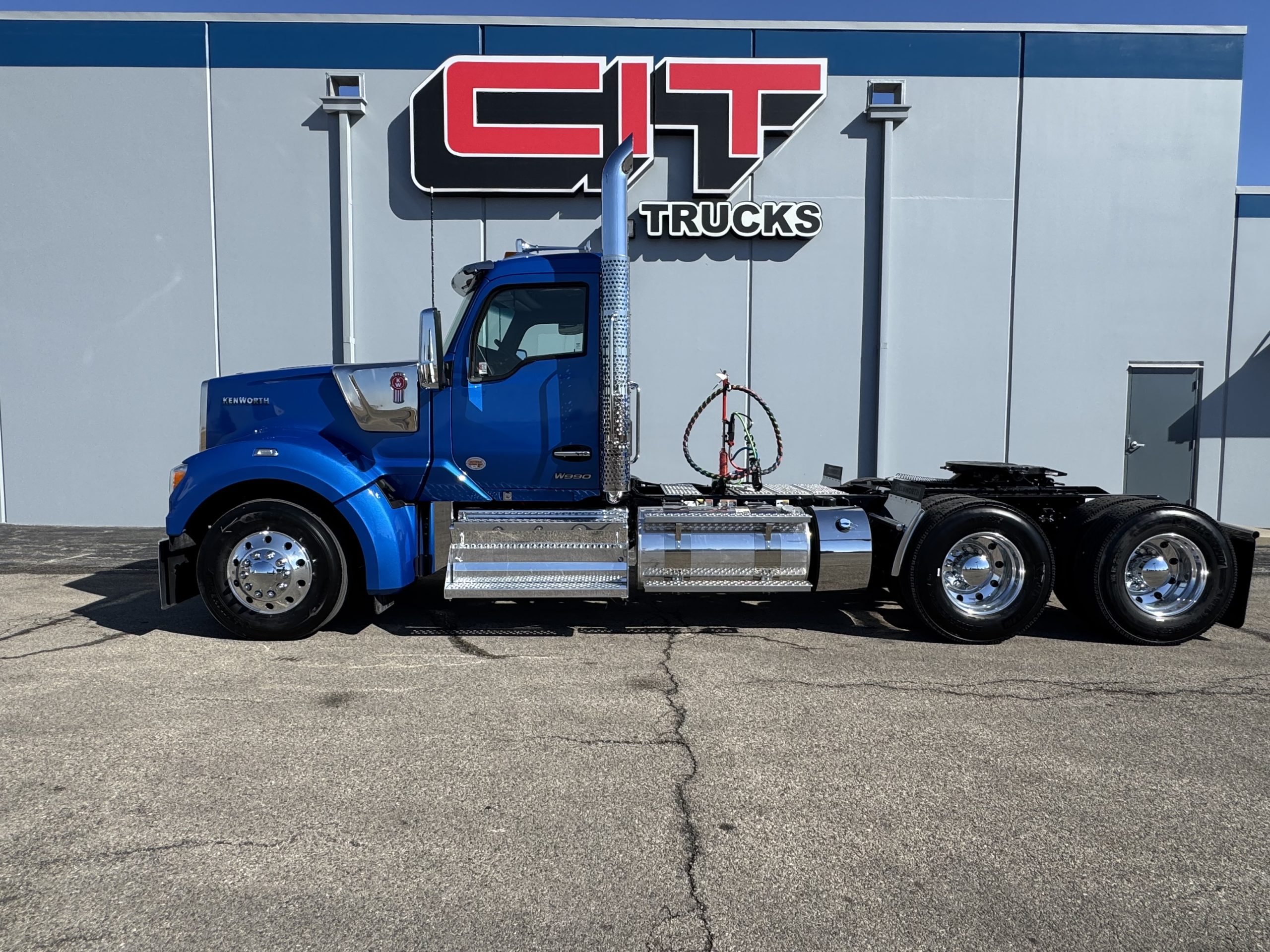 2027 Kenworth W990 - image 6