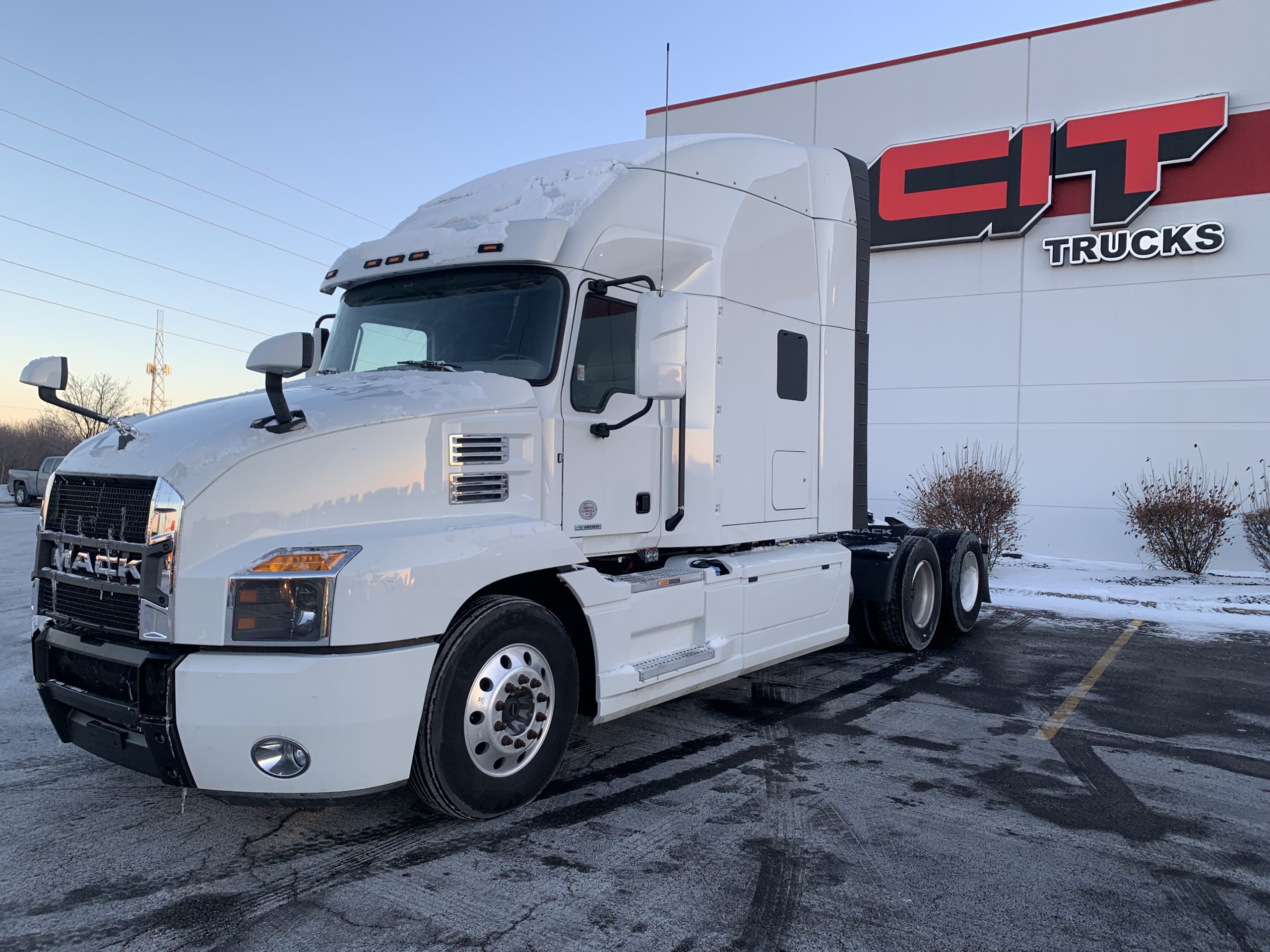 2023 MACK ANTHEM - image 1 of 6