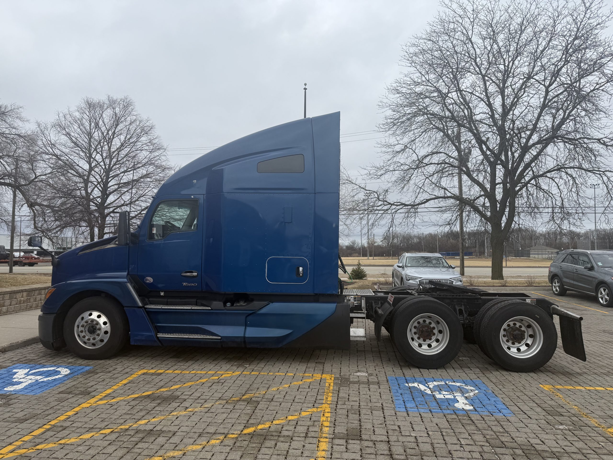 2022 Kenworth T680 - image 6