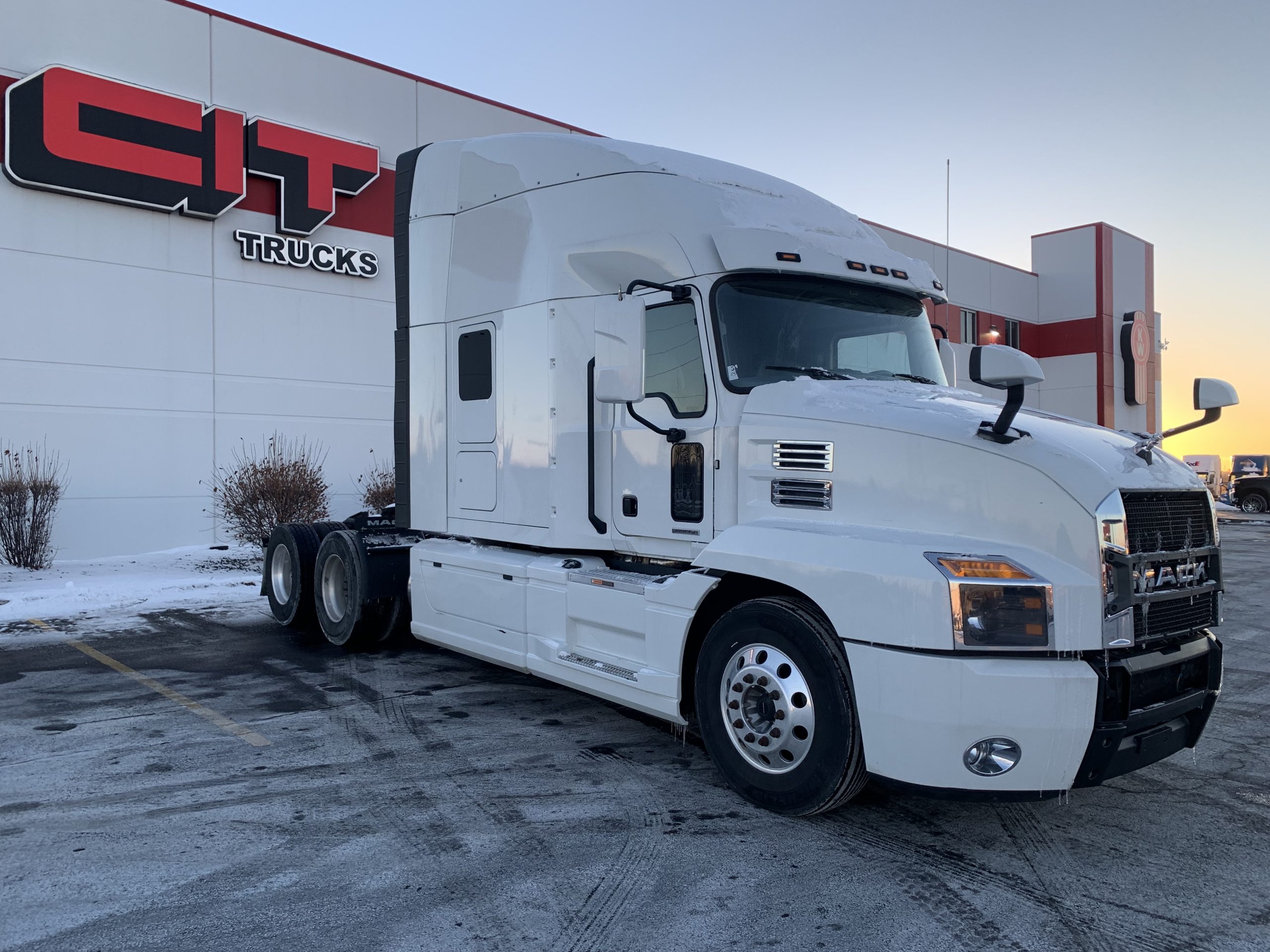 2023 MACK ANTHEM - image 3 of 6