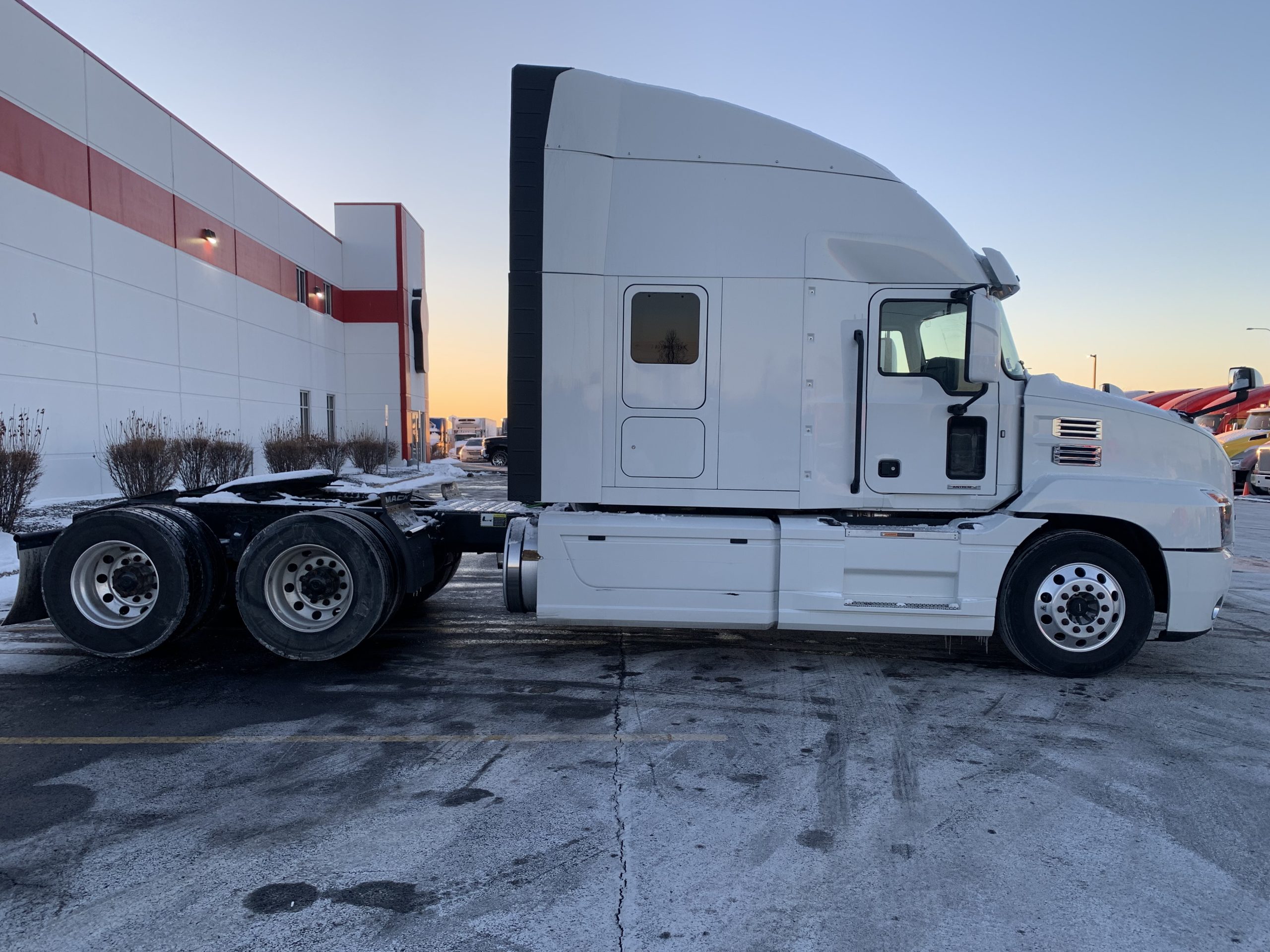 2023 MACK ANTHEM - image 4 of 6