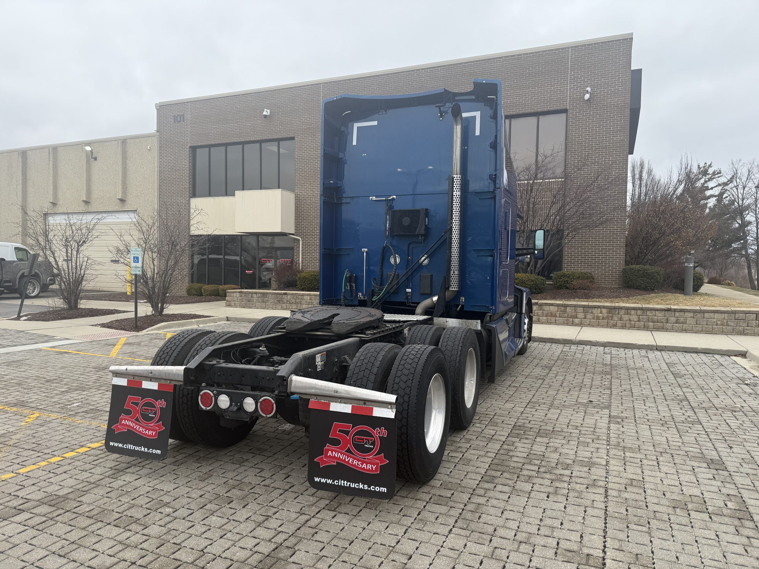 2022 Kenworth T680 - image 4