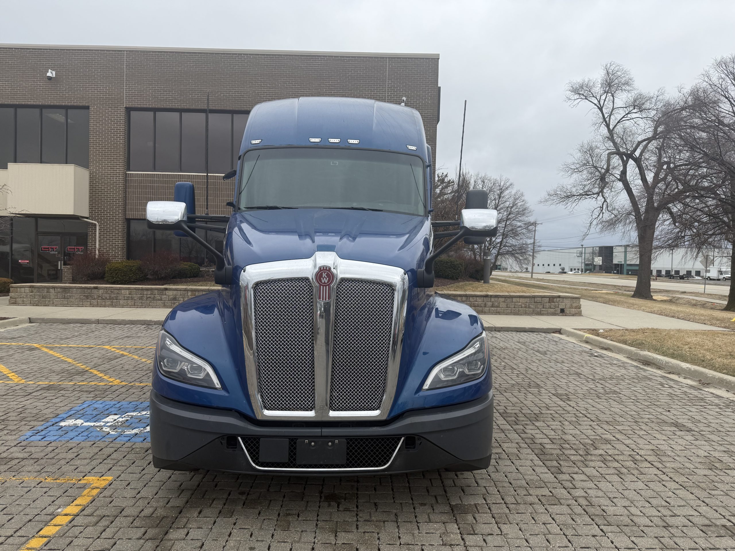 2022 Kenworth T680 - image 2