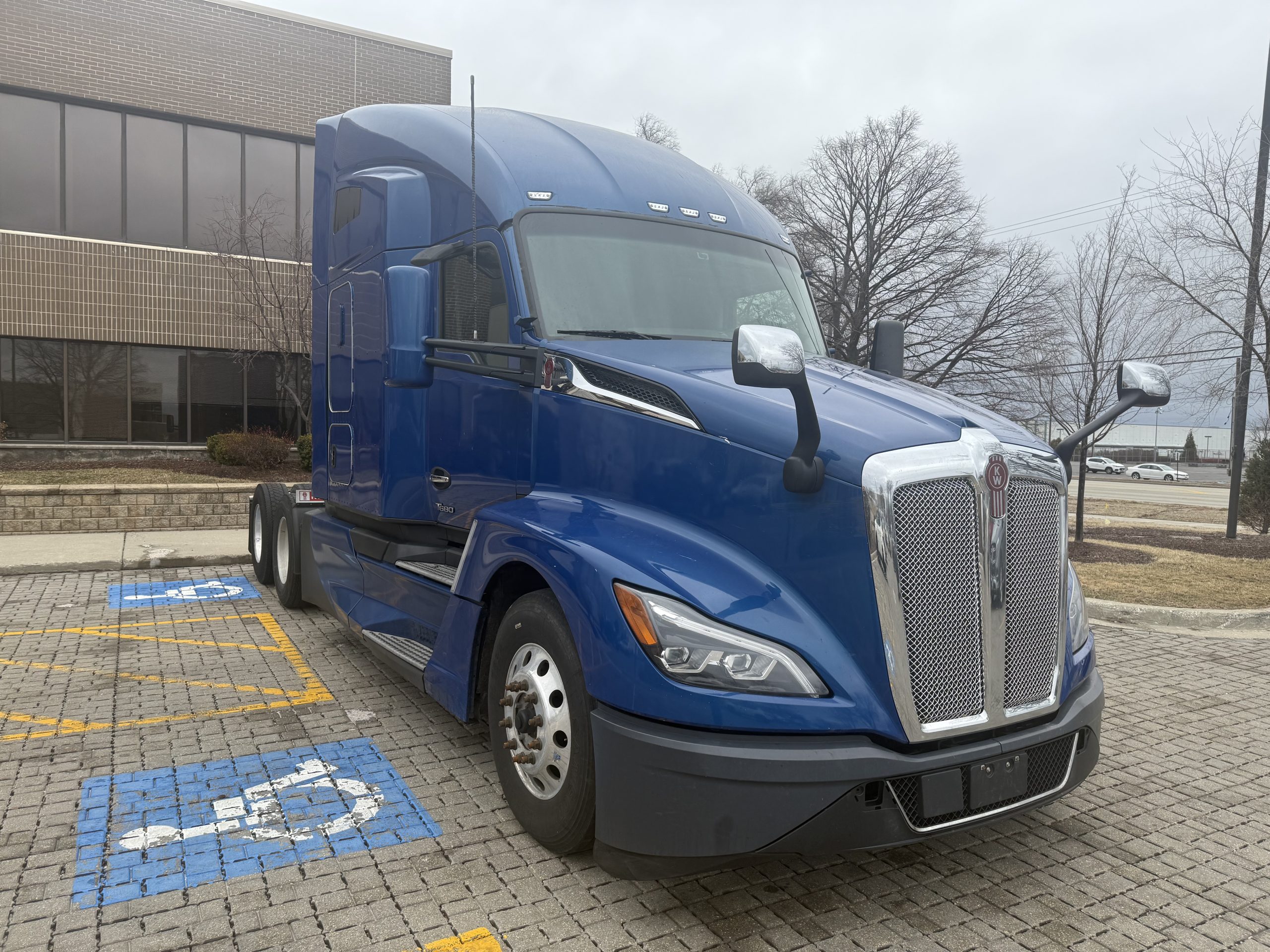 2022 Kenworth T680 - image 3