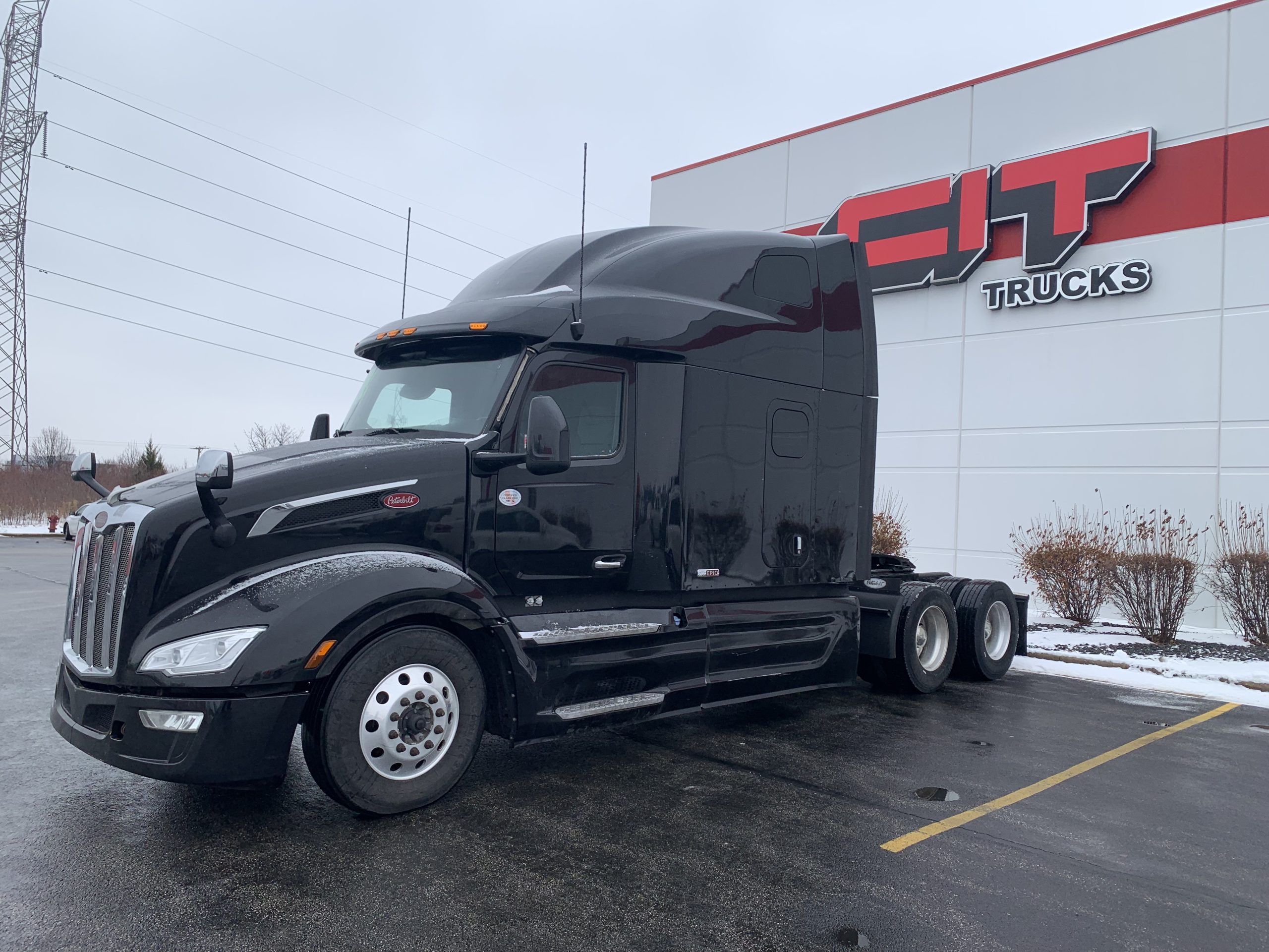 2023 PETERBILT 579 - image 1 of 6