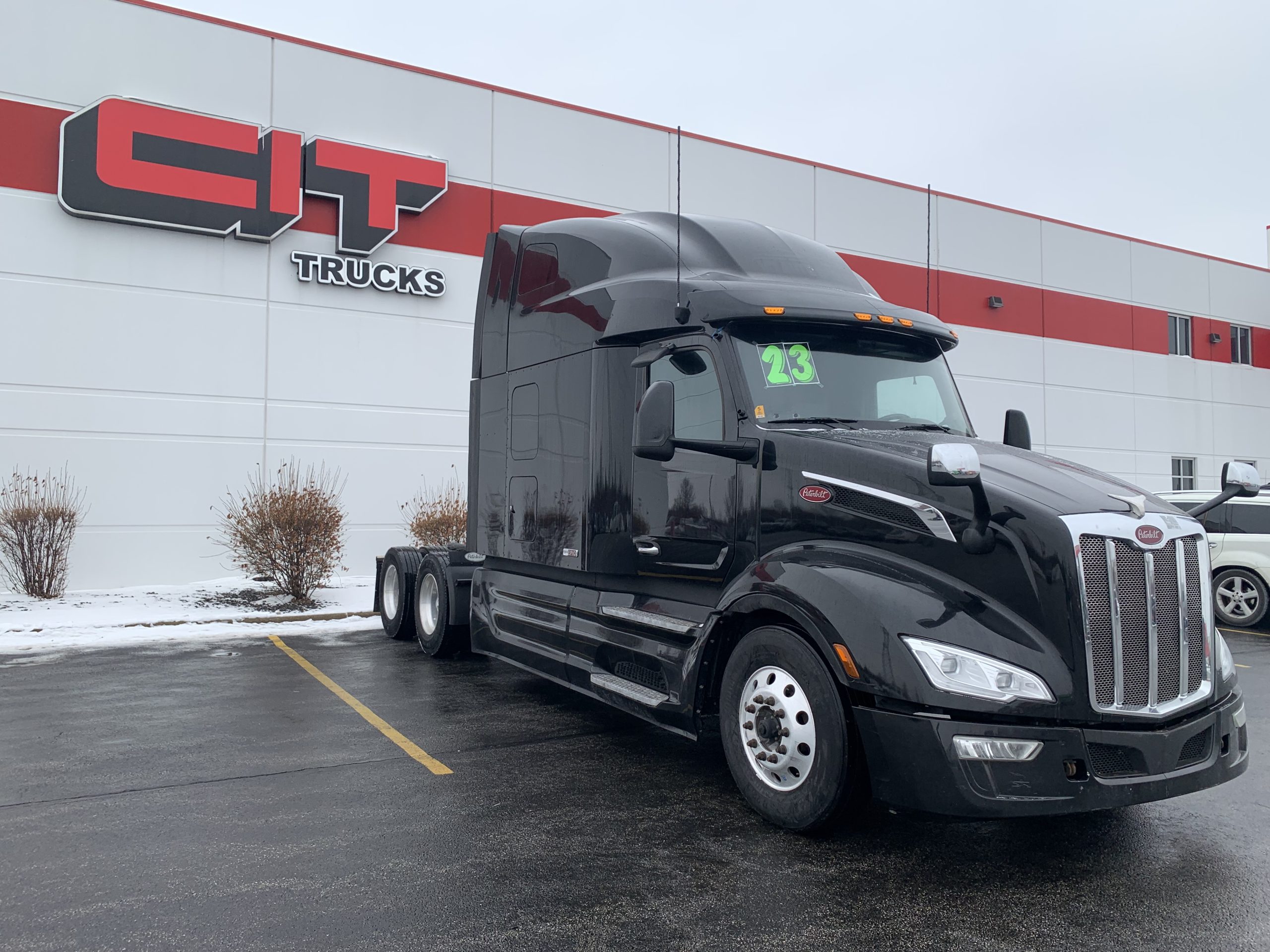 2023 PETERBILT 579 - image 3 of 6