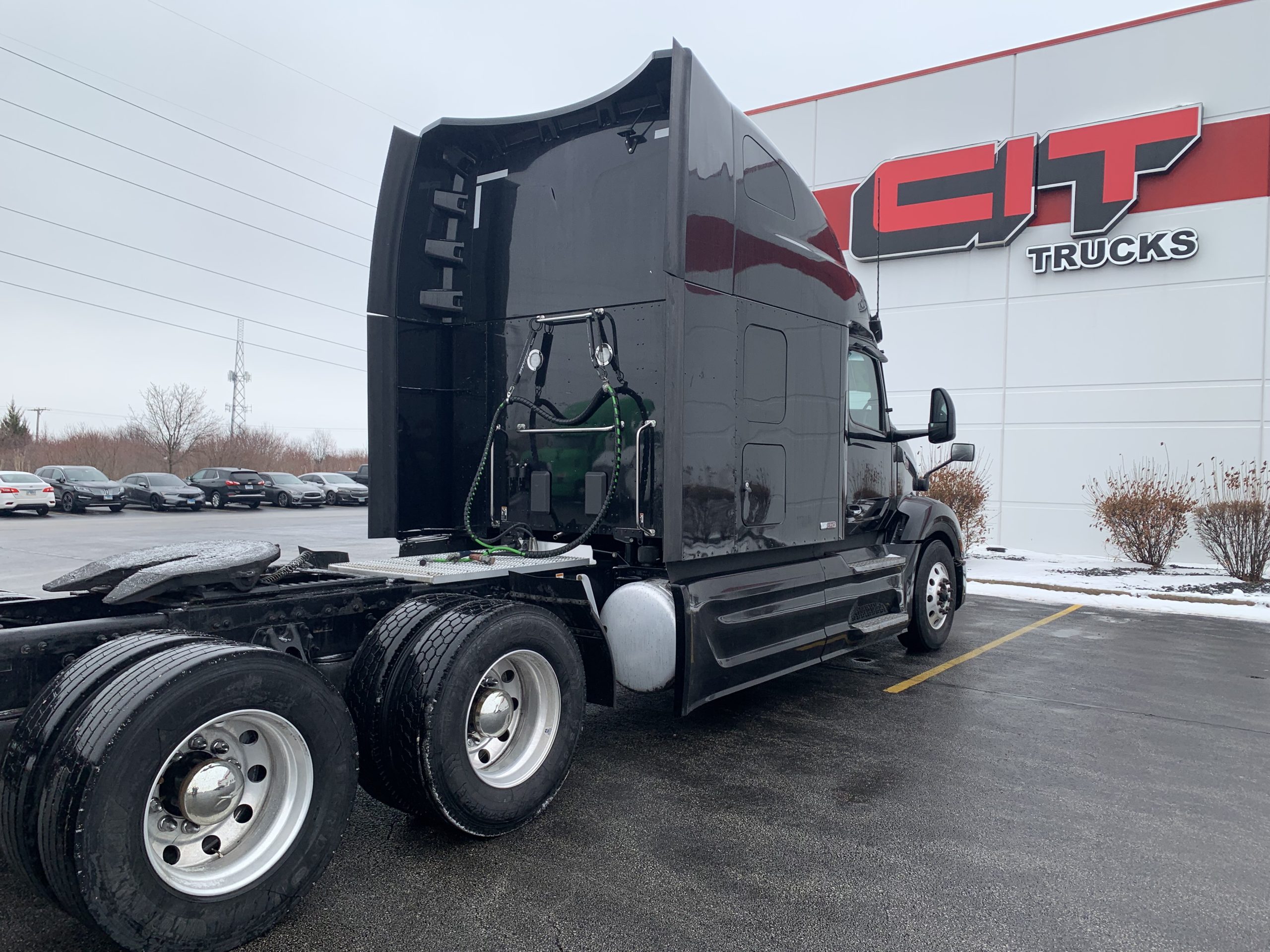 2023 PETERBILT 579 - image 5 of 6
