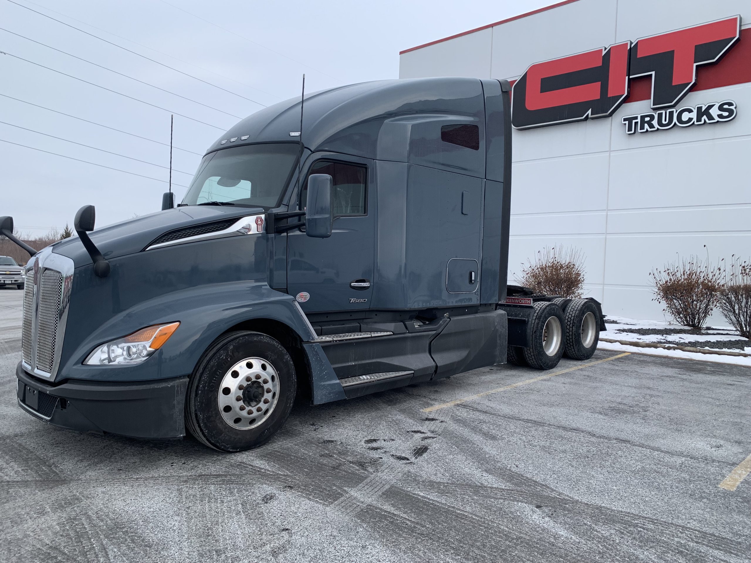 2023 KENWORTH T680 - image 2 of 6