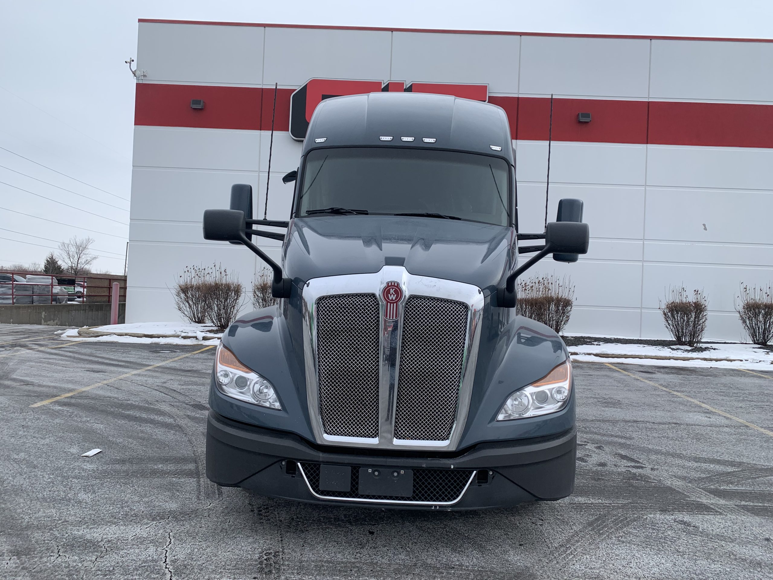 2023 KENWORTH T680 - image 3 of 6