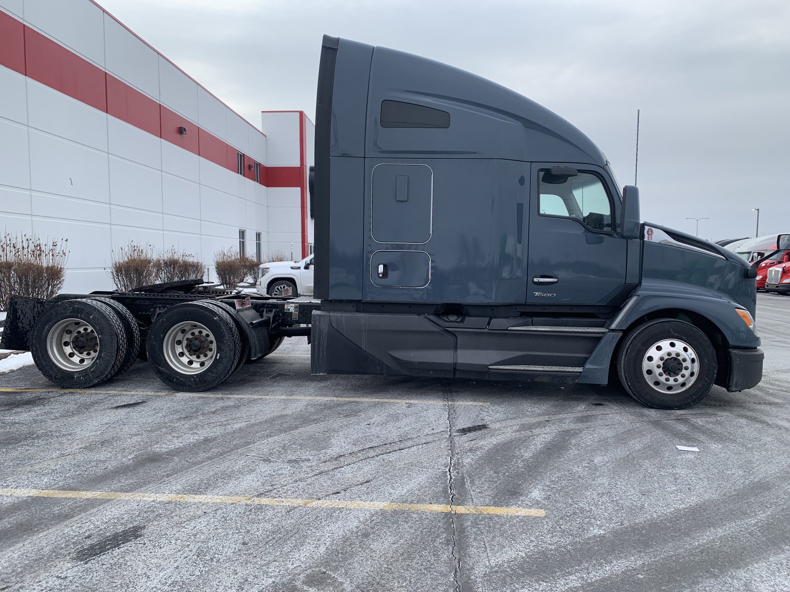2023 KENWORTH T680 - image 5 of 6