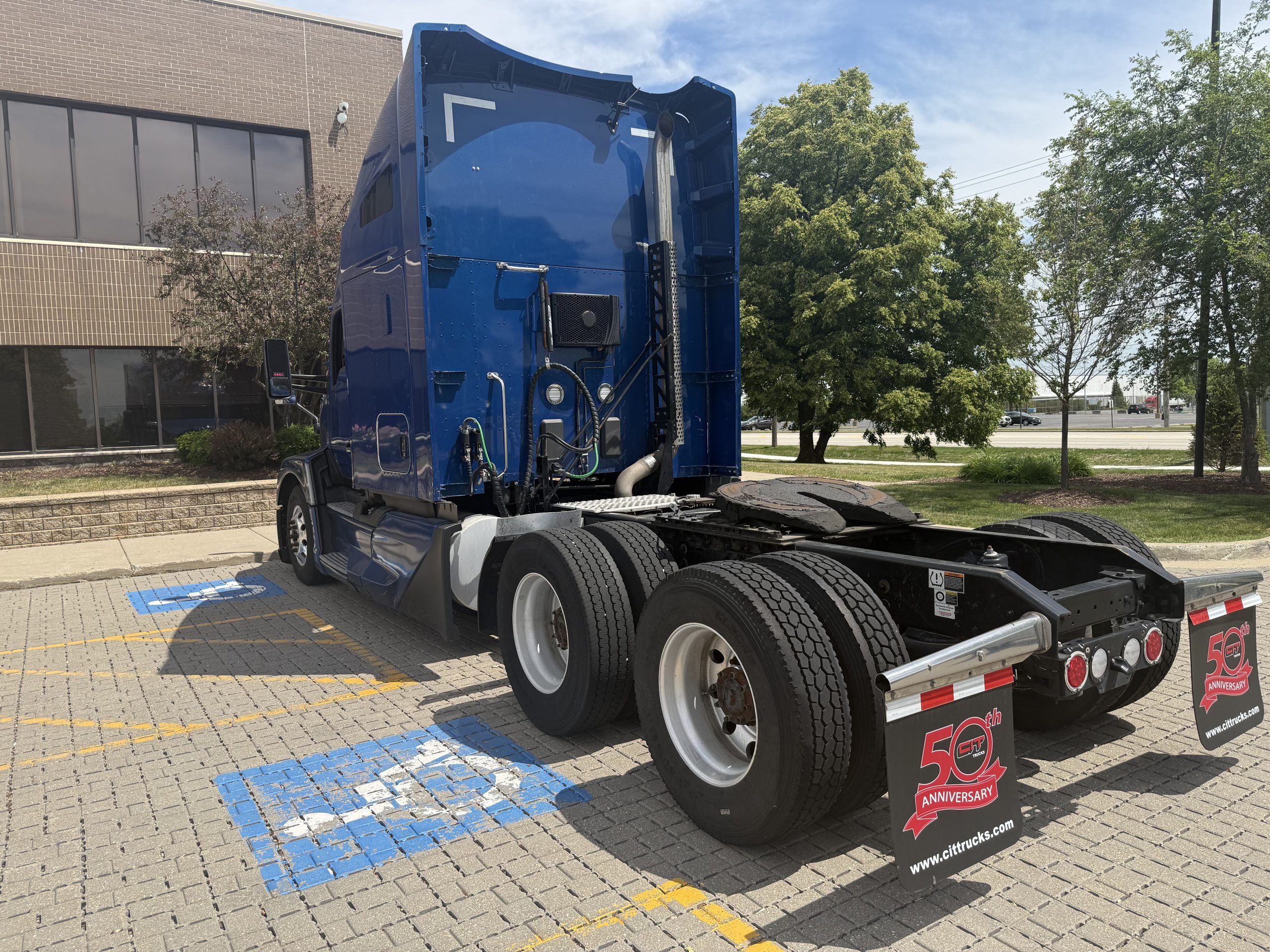 2022 Kenworth T680 in Wood Dale, IL, IL — photo 6