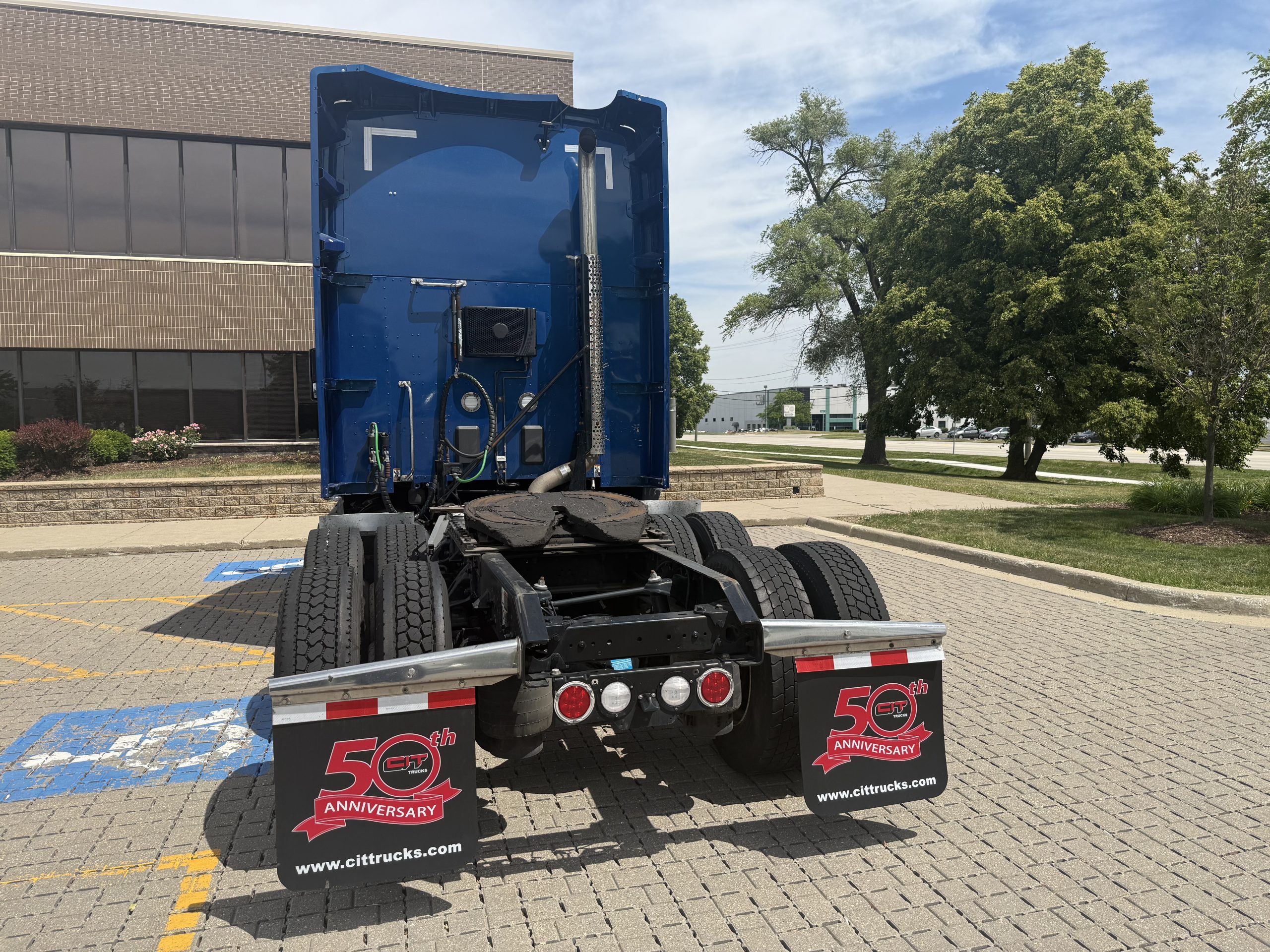 2022 Kenworth T680 in Wood Dale, IL, IL — photo 4
