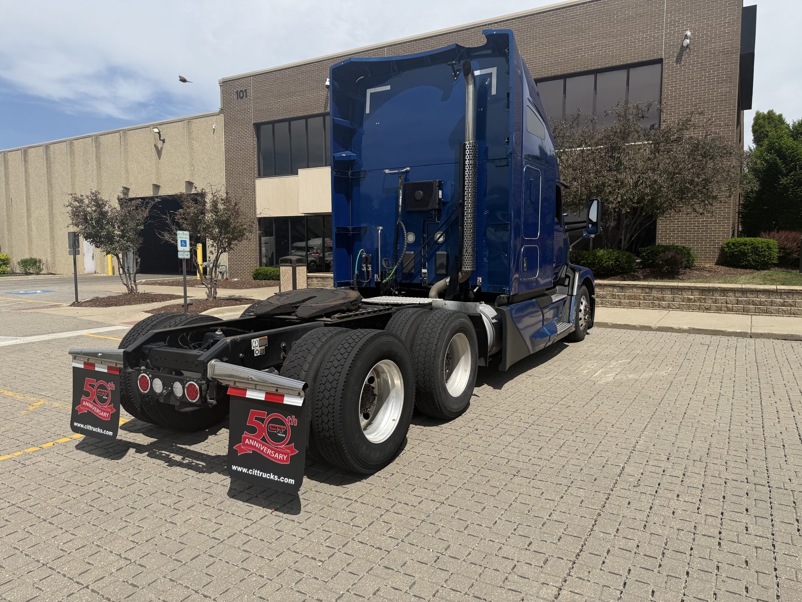 2022 Kenworth T680 in Wood Dale, IL, IL — photo 5