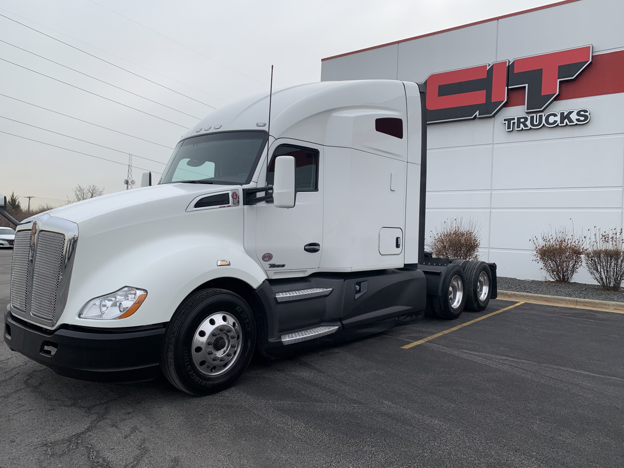 2023 KENWORTH T680 - image 1 of 6
