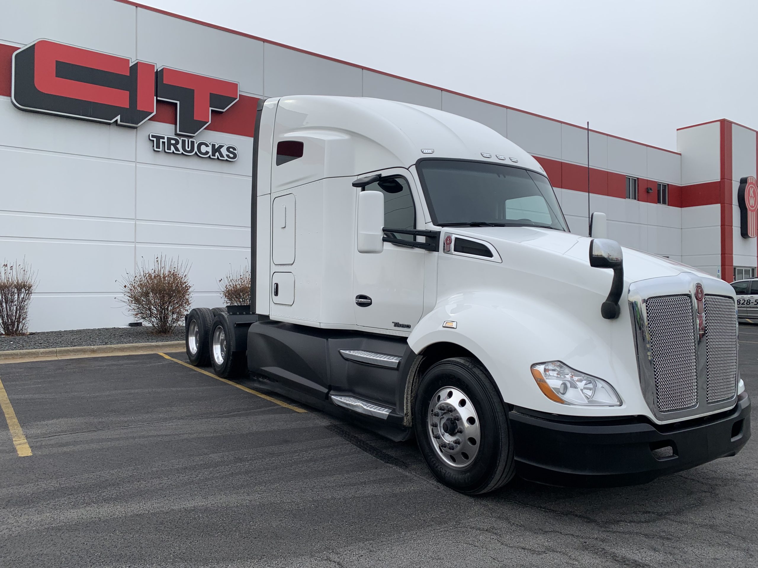 2023 KENWORTH T680 - image 3 of 6