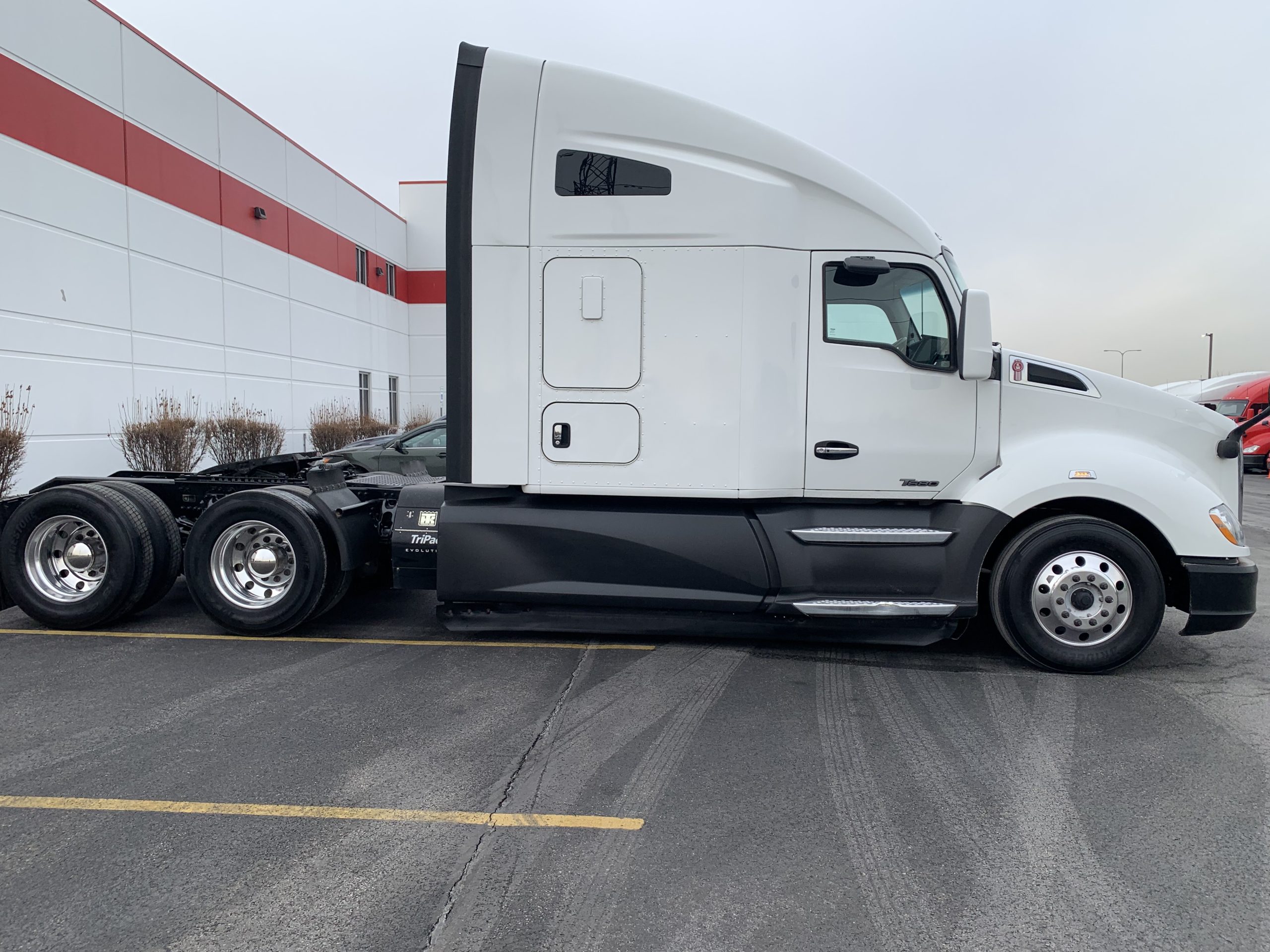 2023 KENWORTH T680 - image 4 of 6