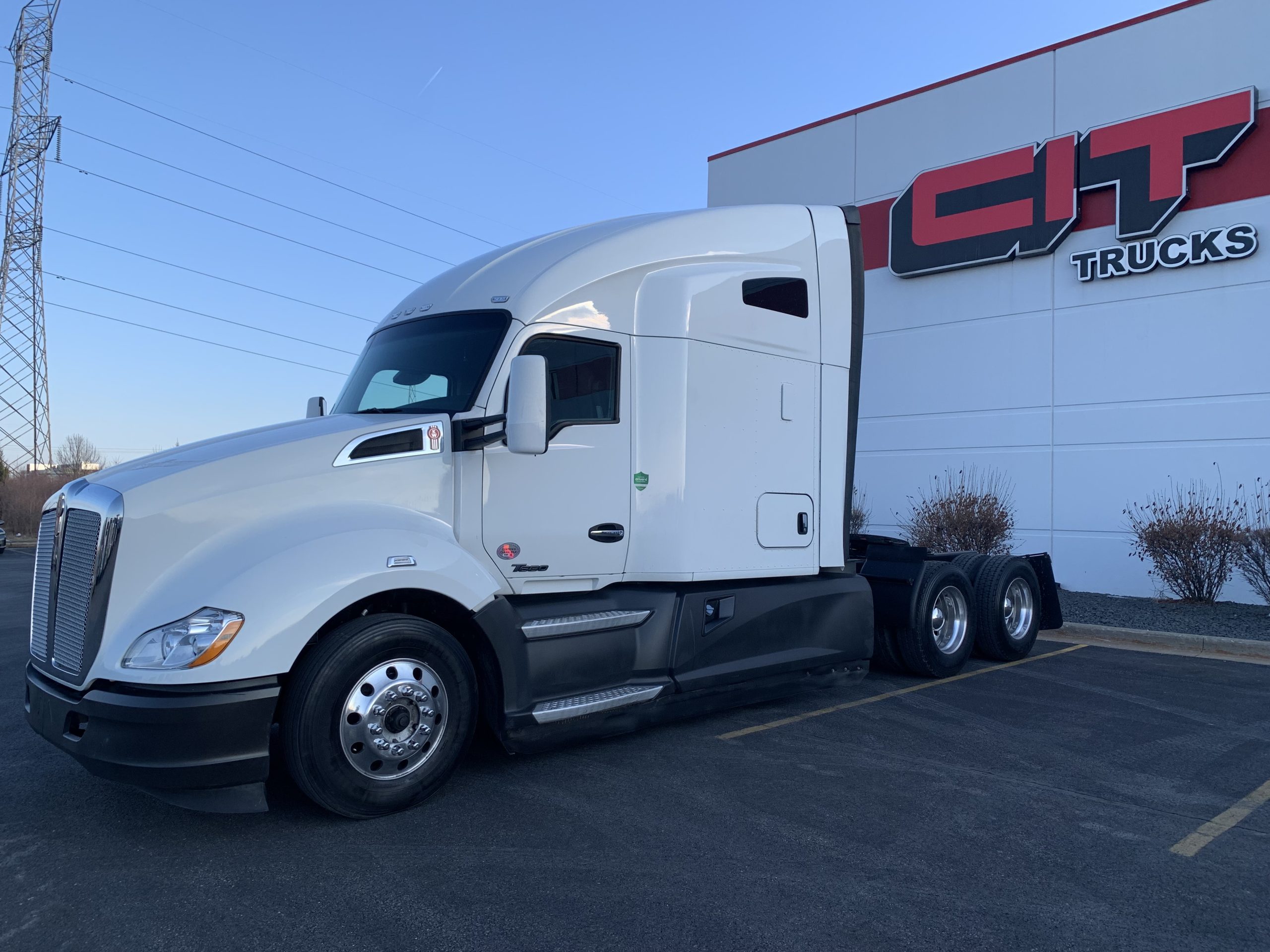 2023 KENWORTH T680 - image 1 of 6