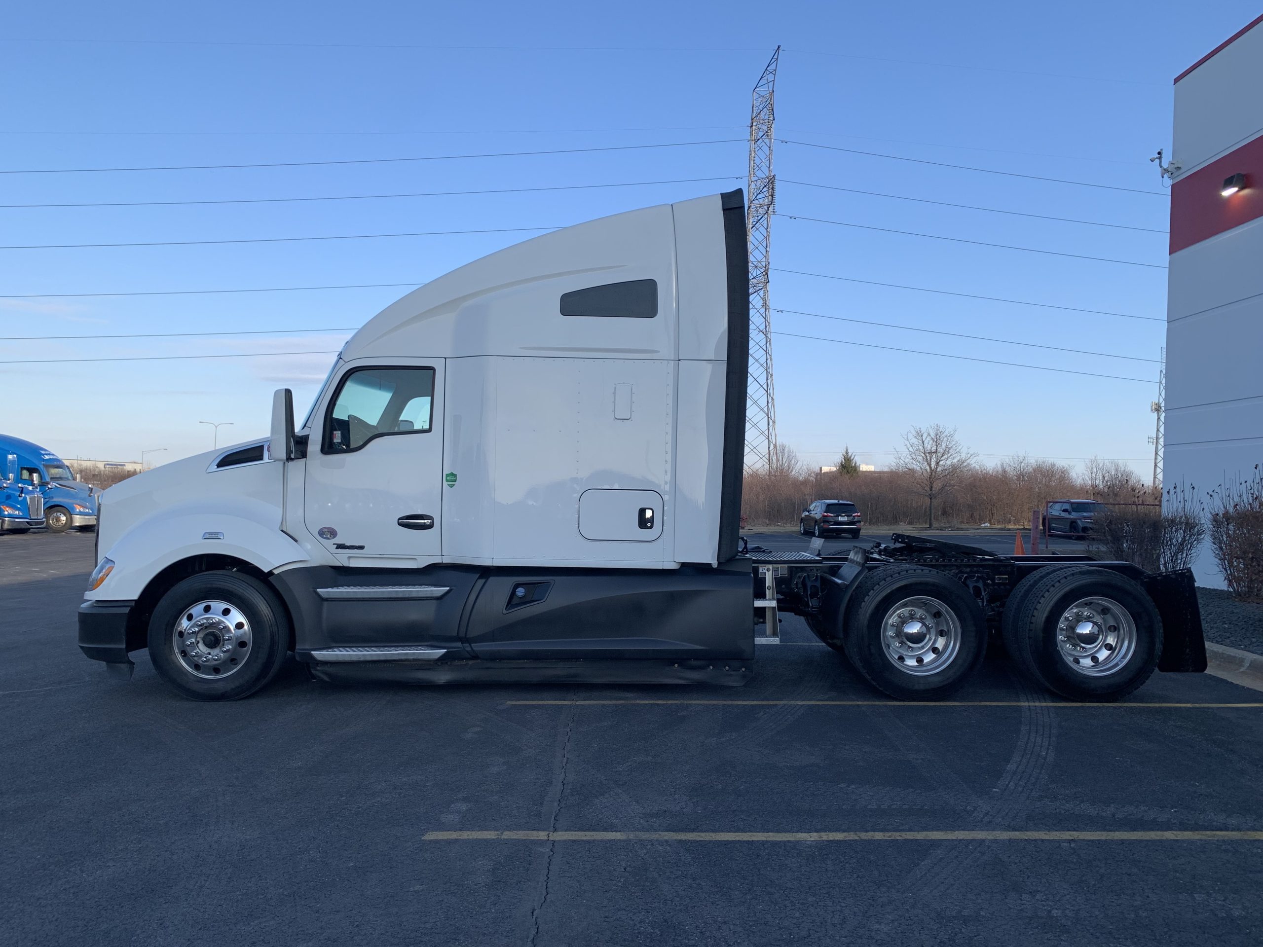 2023 KENWORTH T680 - image 5 of 6