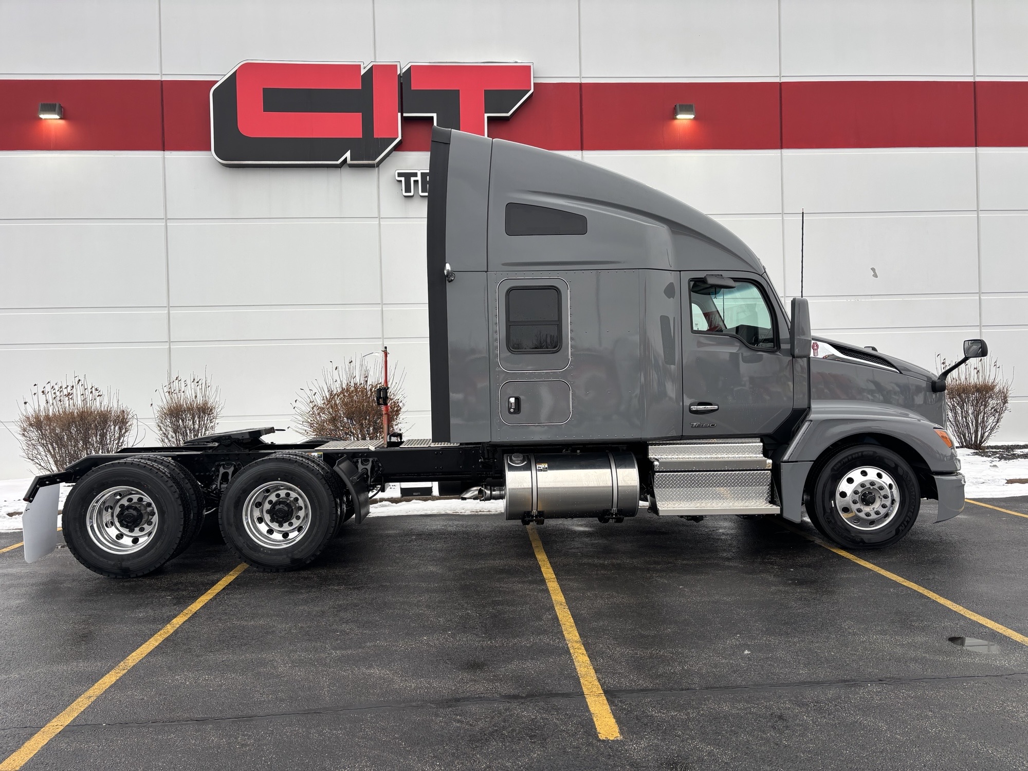 2026 KENWORTH T680 - image 4 of 6