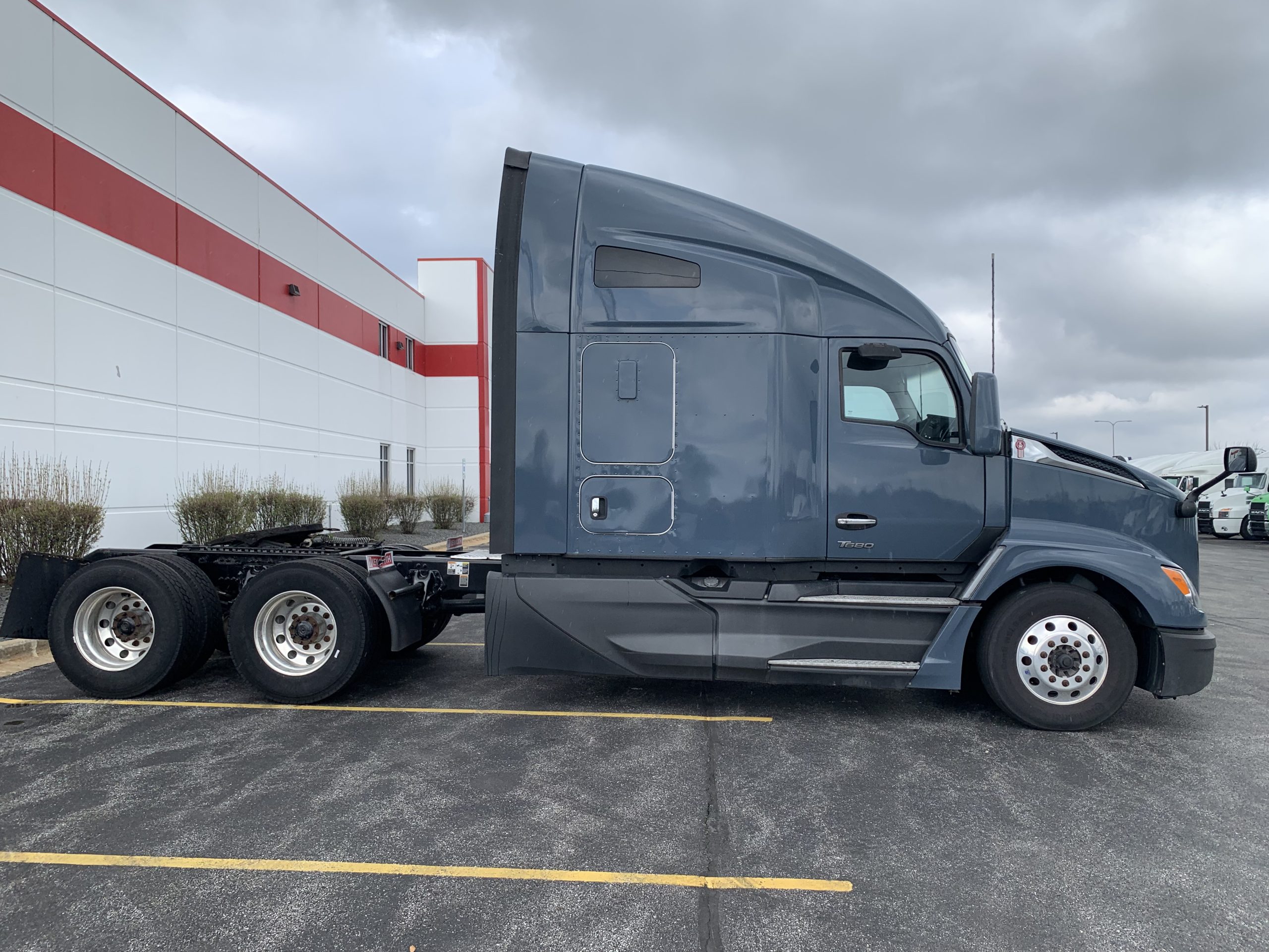 2023 Kenworth T680 - image 4