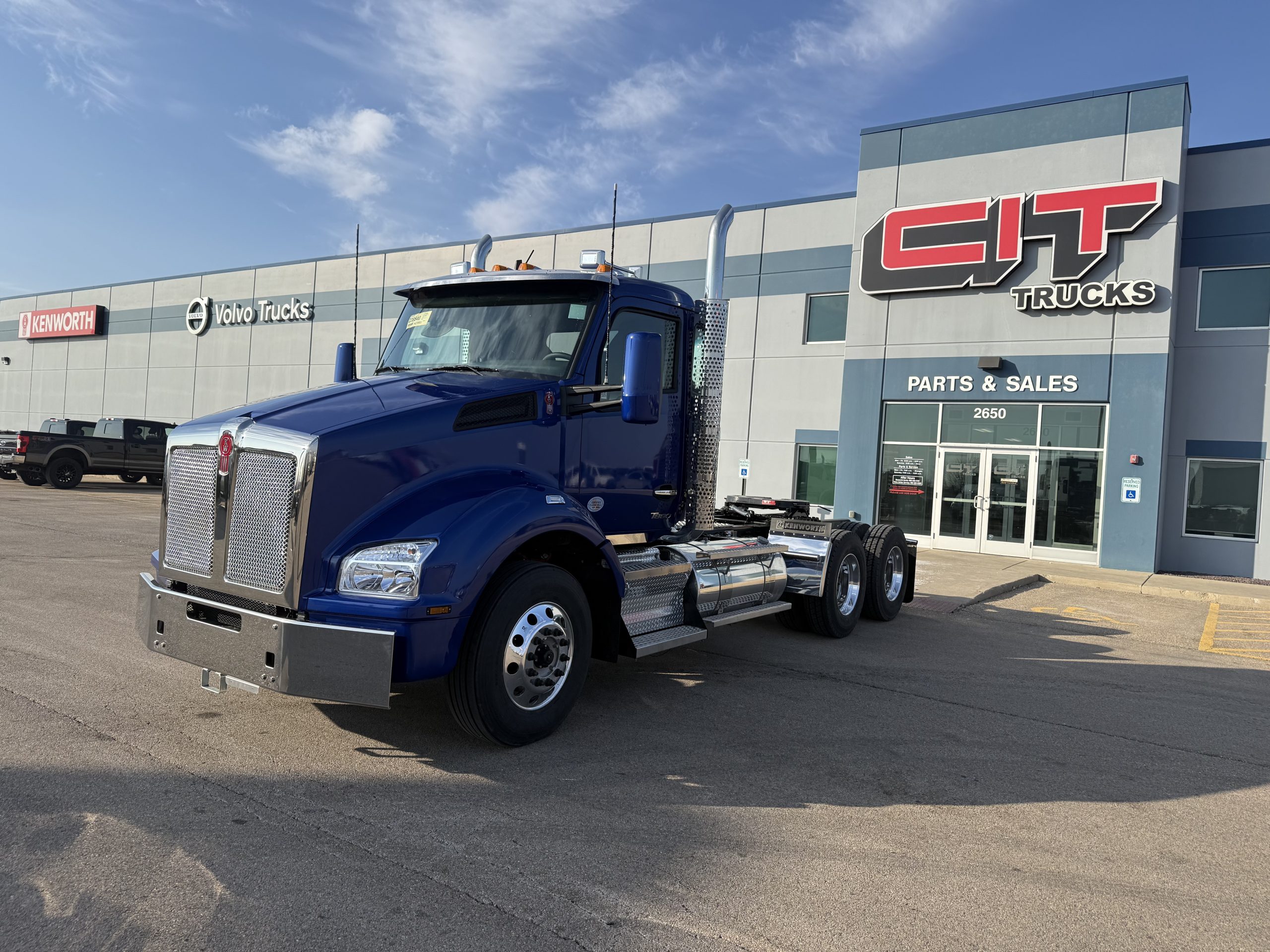 2027 Kenworth T880 - image 1
