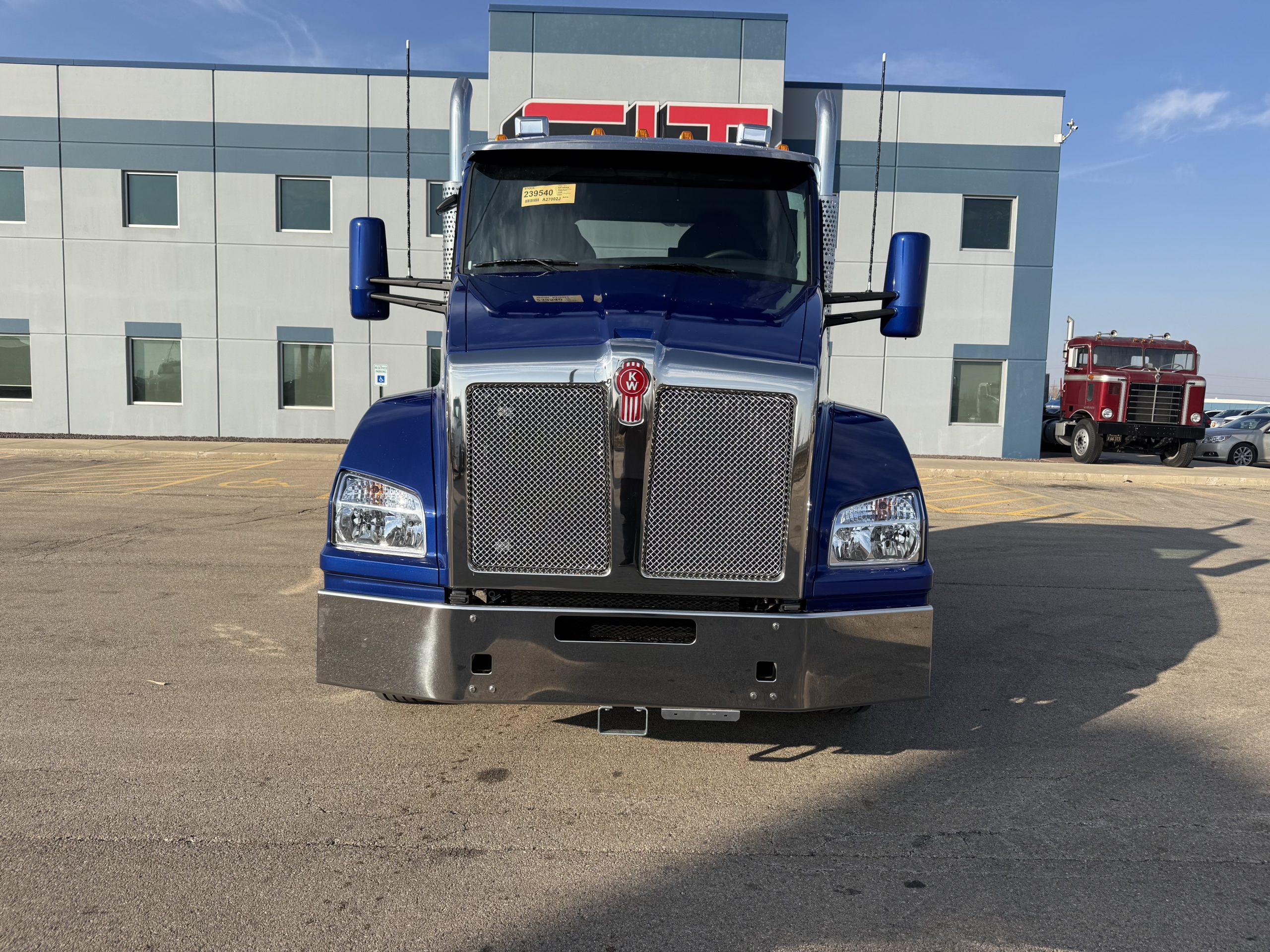 2027 Kenworth T880 - image 2