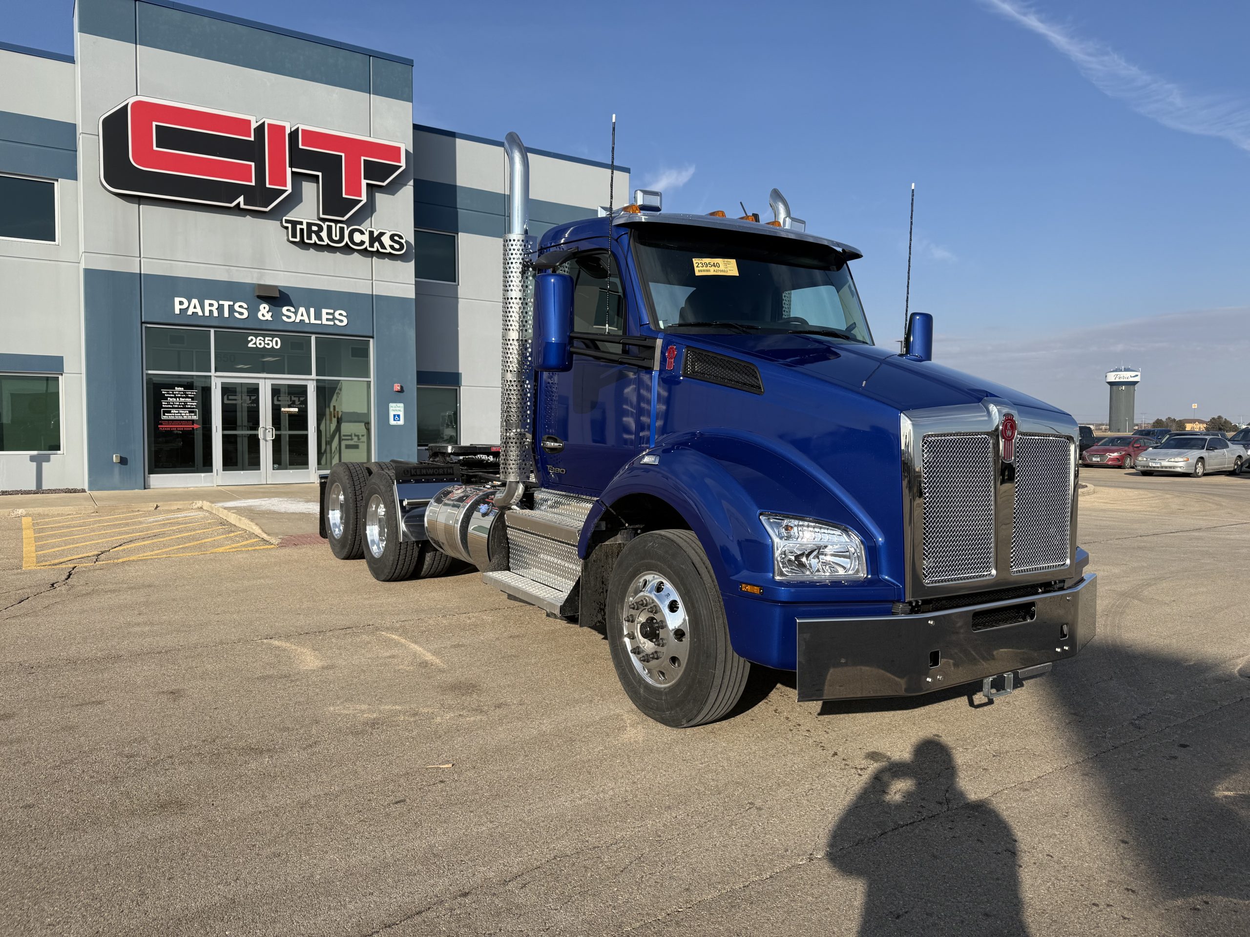 2027 Kenworth T880 - image 3