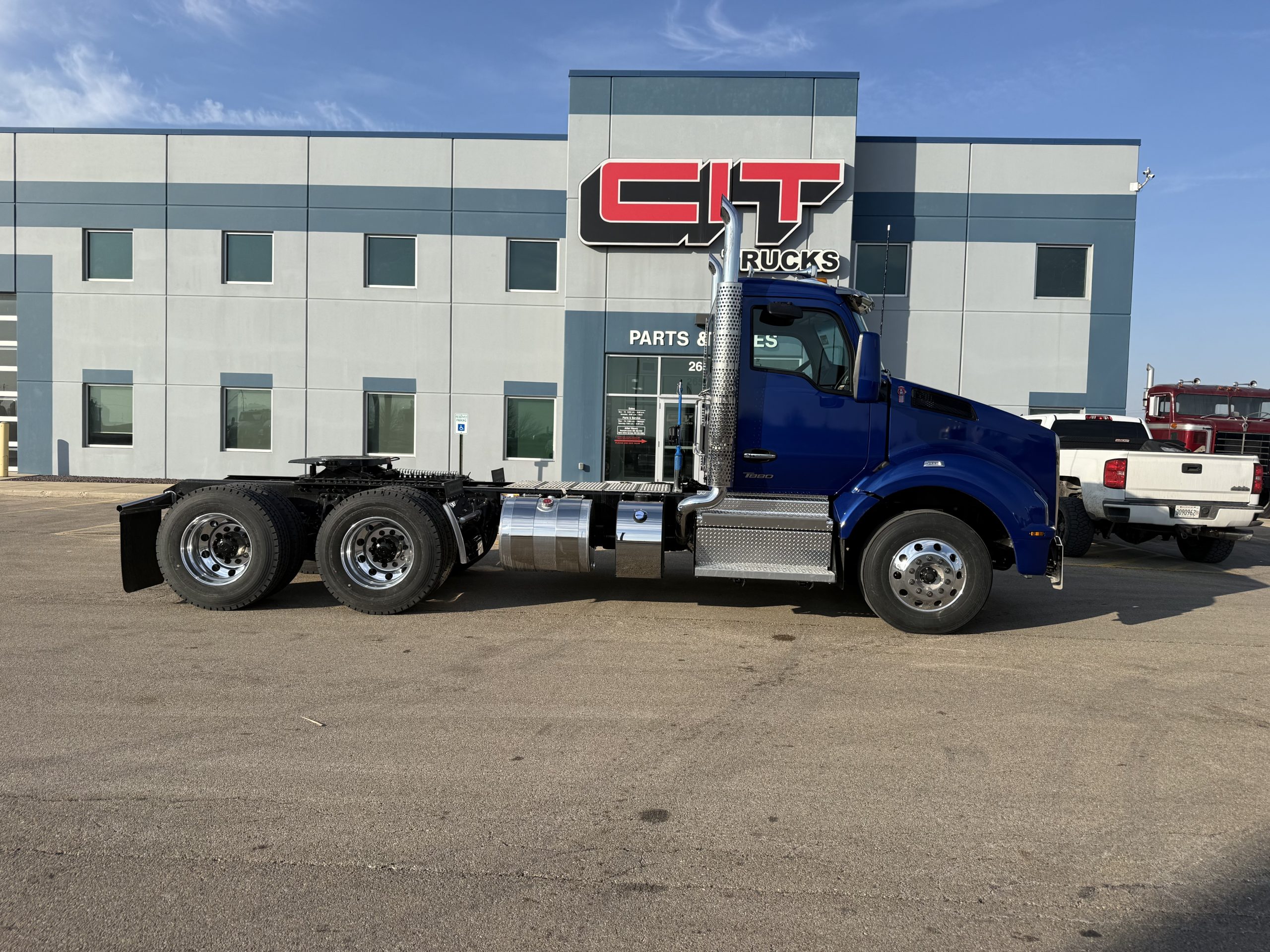 2027 Kenworth T880 - image 4