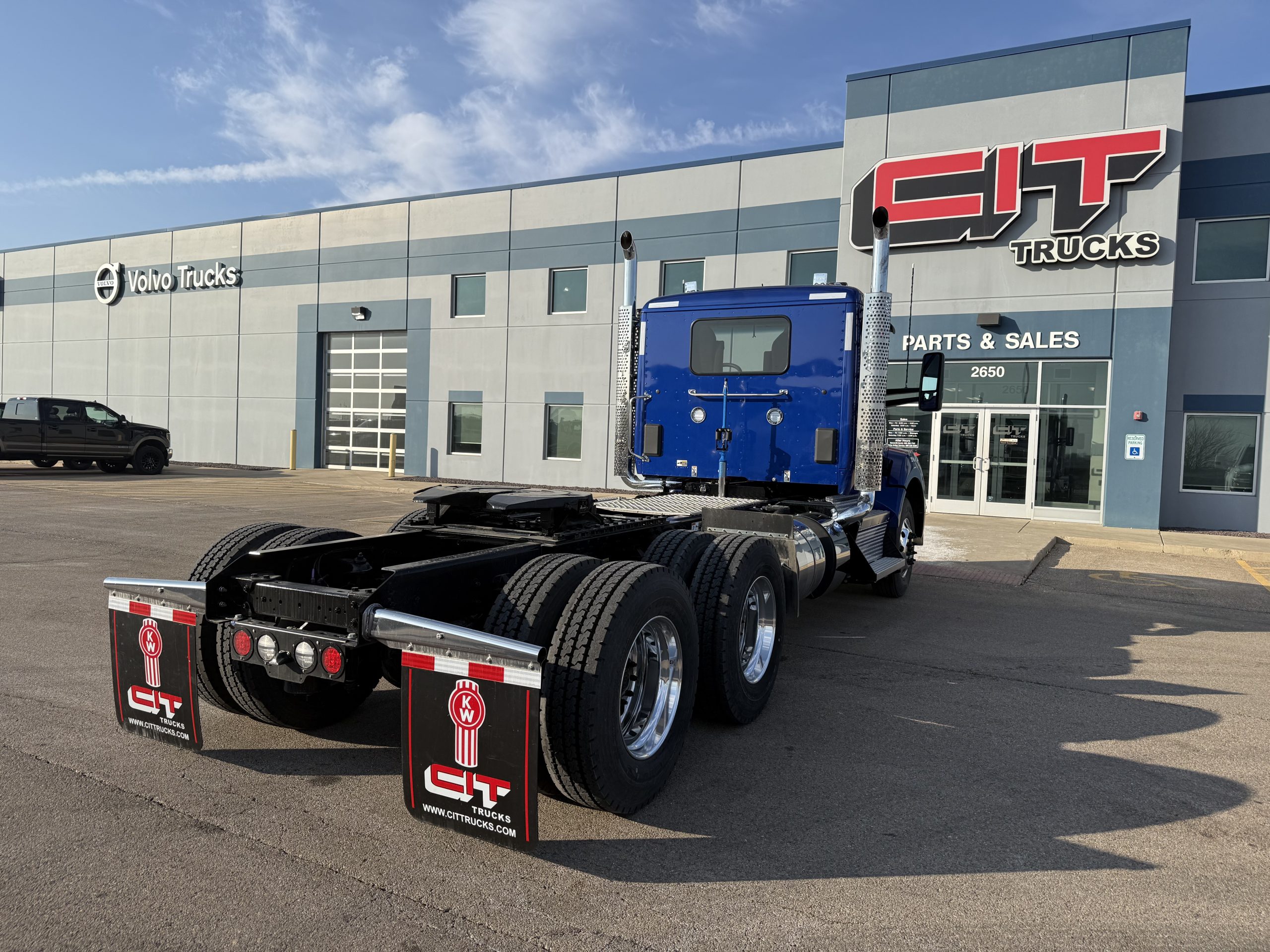 2027 Kenworth T880 - image 5