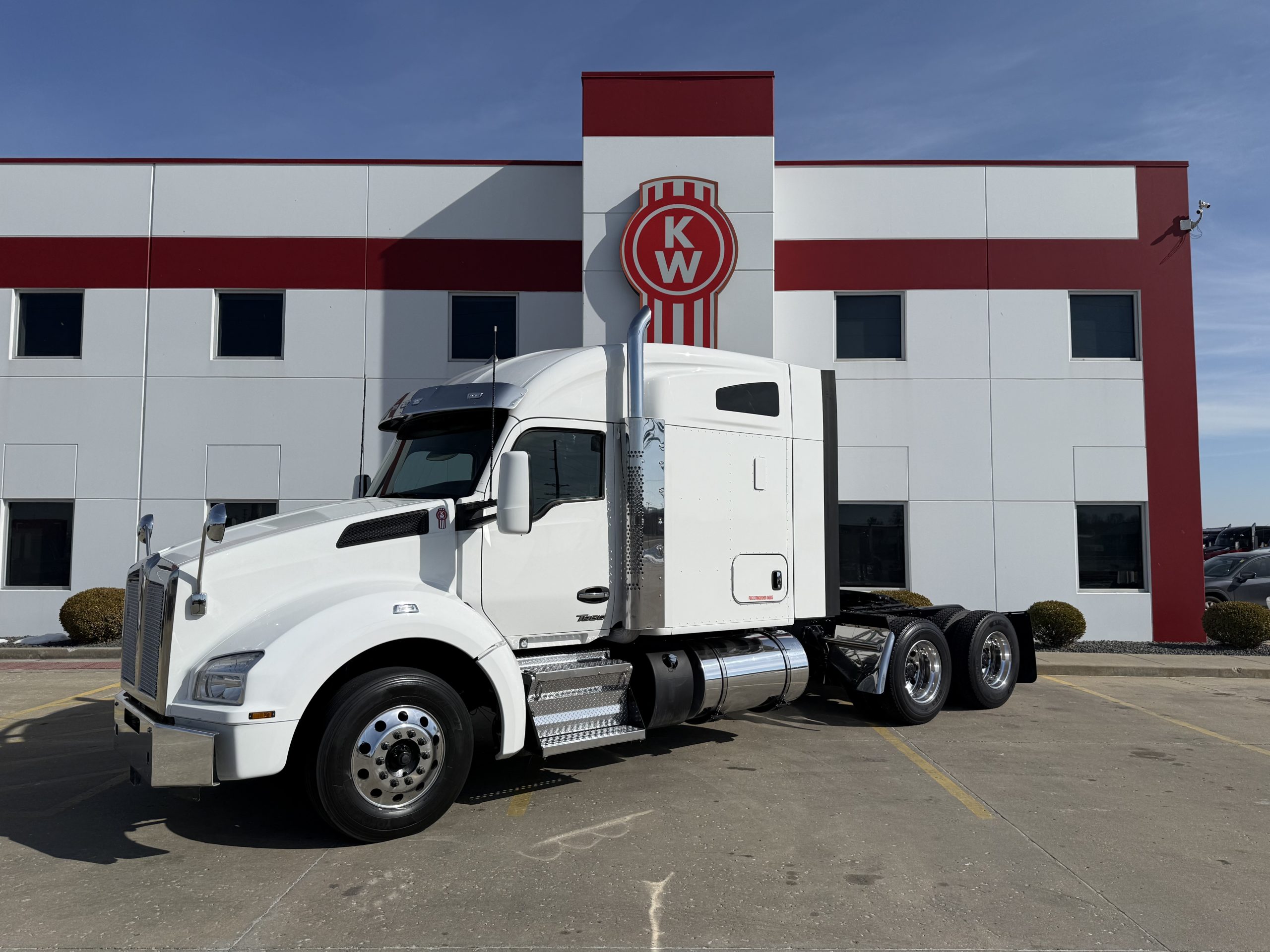 2023 KENWORTH T880 - image 1 of 6