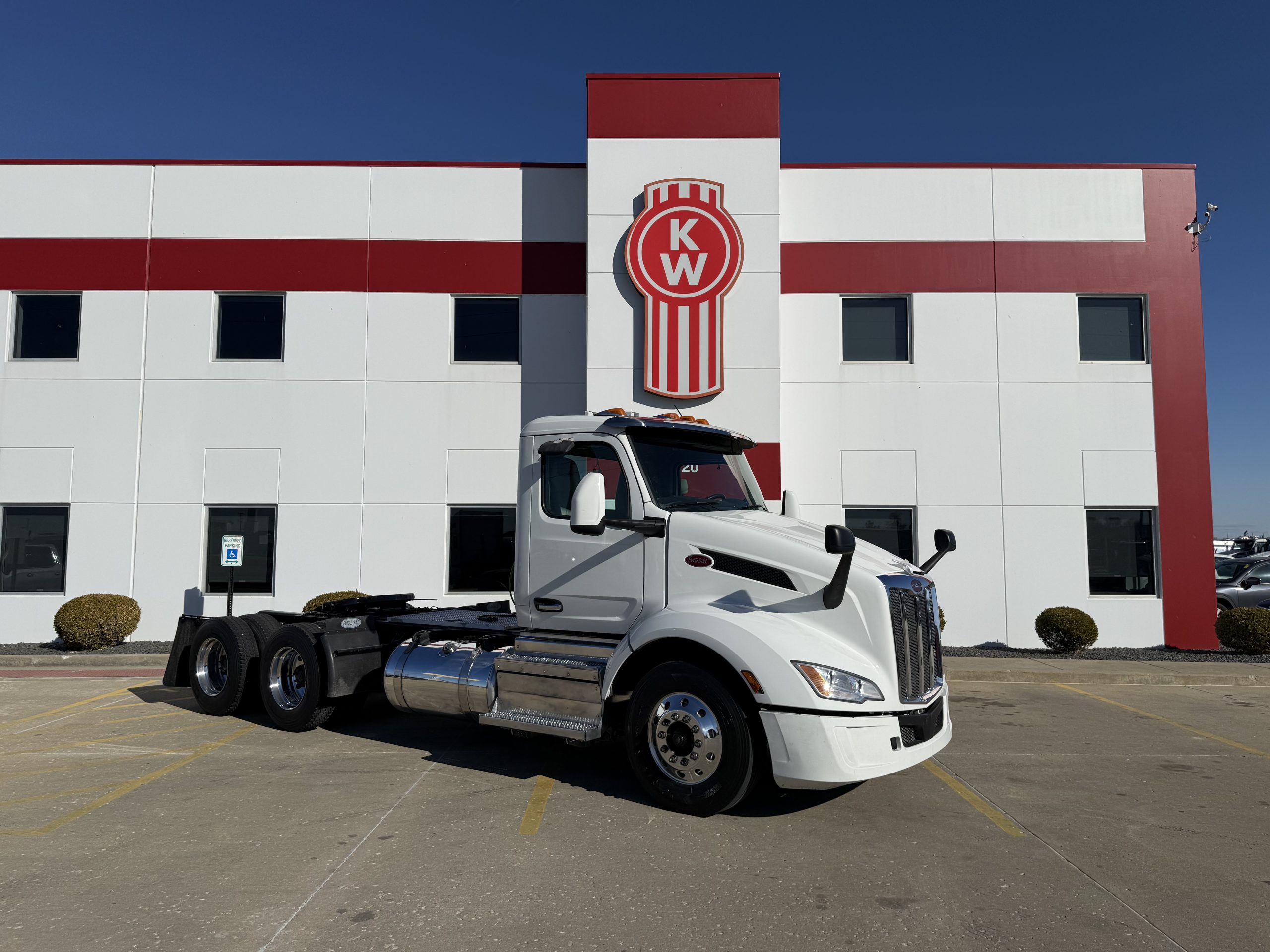 2023 Peterbilt - image 3