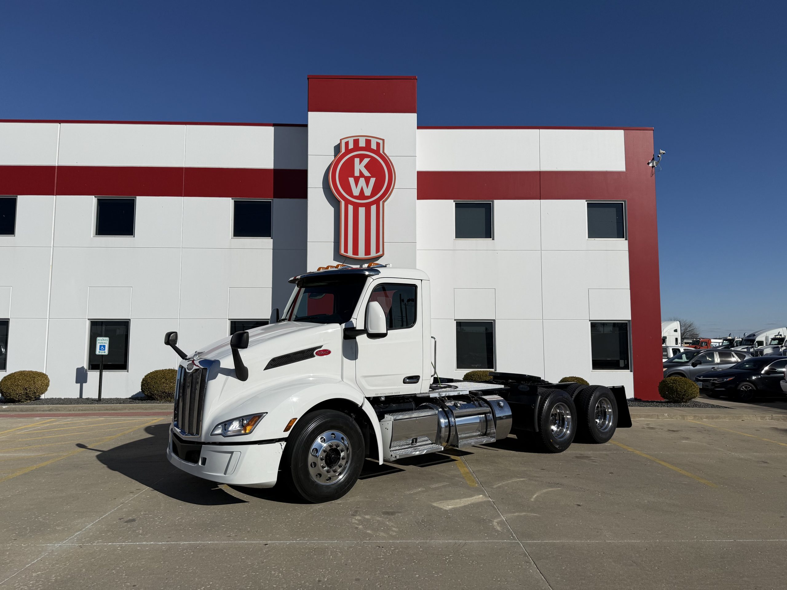 2023 PETERBILT 579 - image 1 of 6