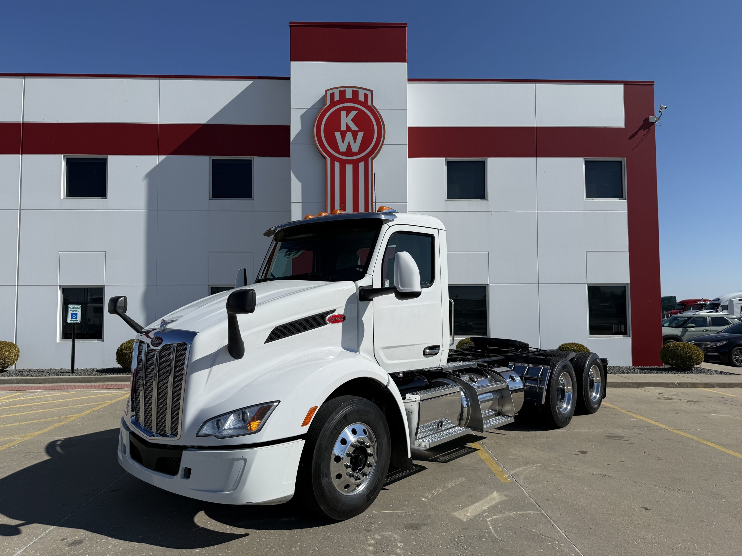 2023 PETERBILT 579 - image 1 of 6