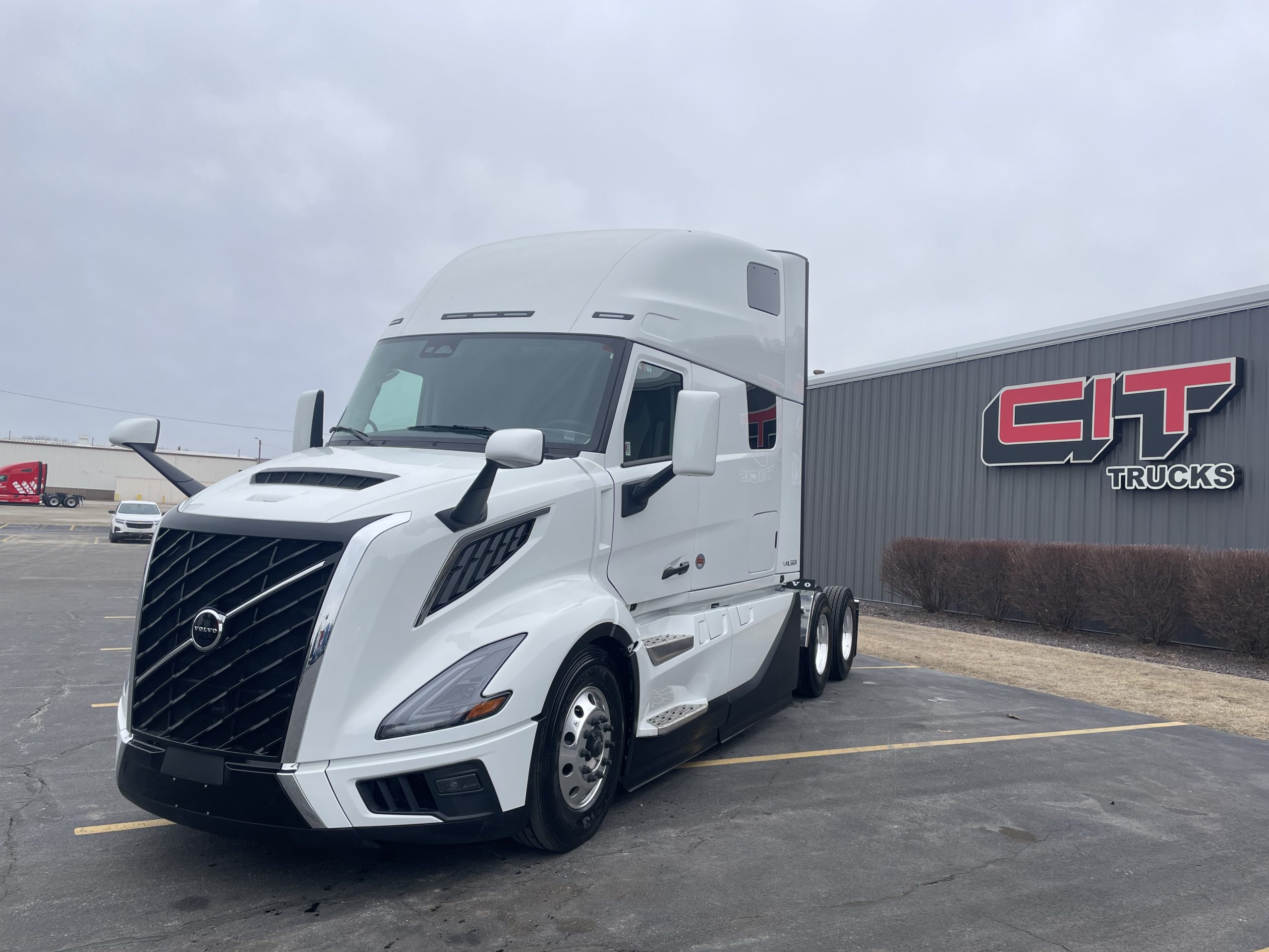 2027 VOLVO VNL860 - image 1 of 6