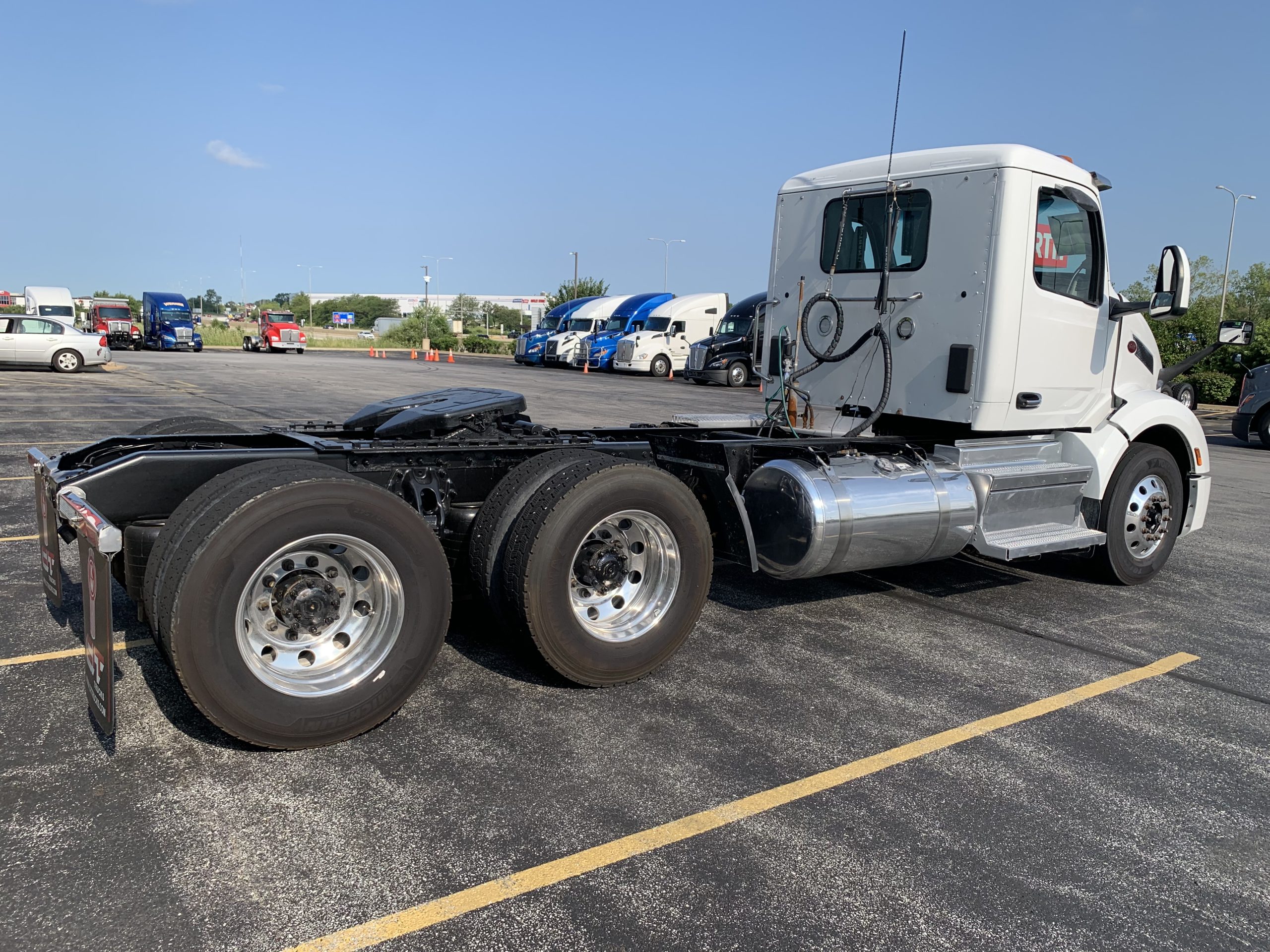 2023 PETERBILT 579 2023 PETERBILT 579 - image 5 of 6