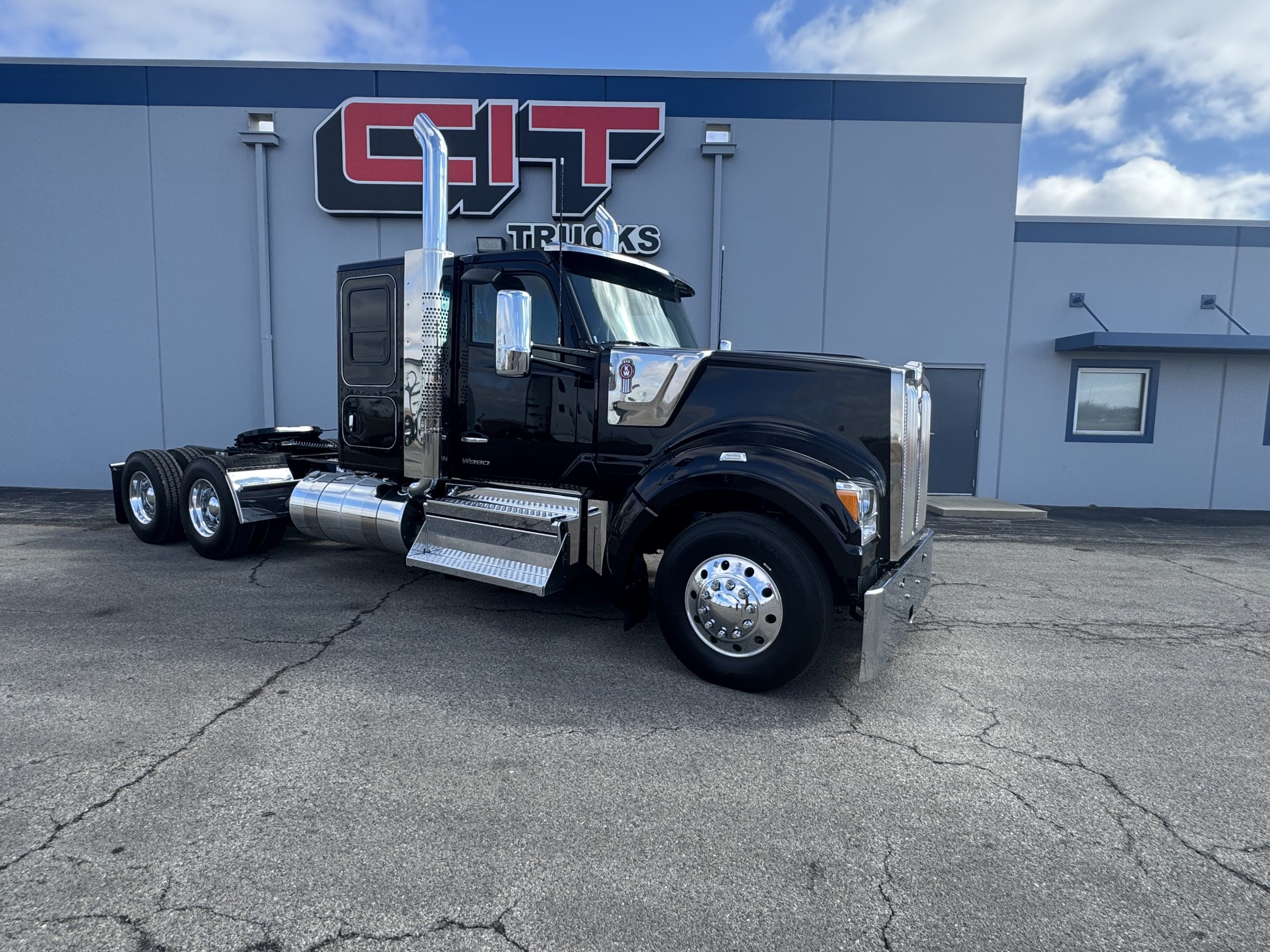 2027 Kenworth W990 - image 3