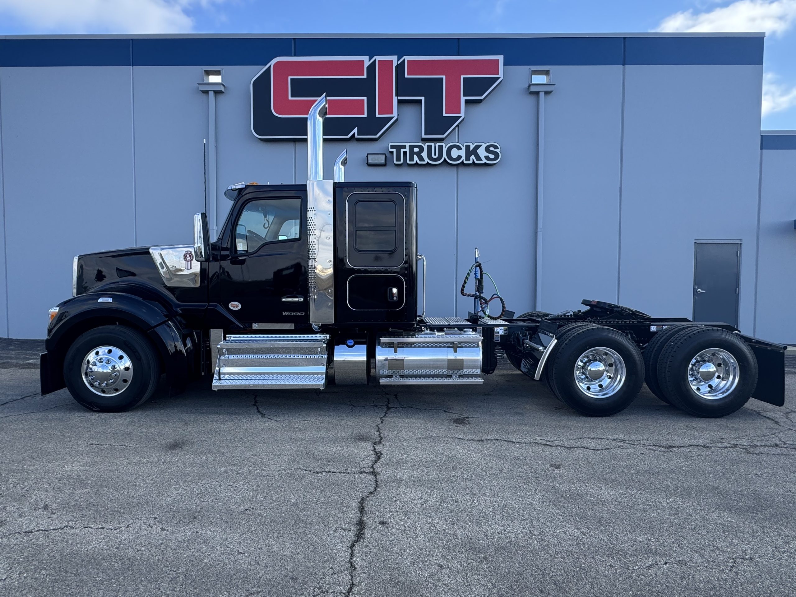 2027 Kenworth W990 - image 6