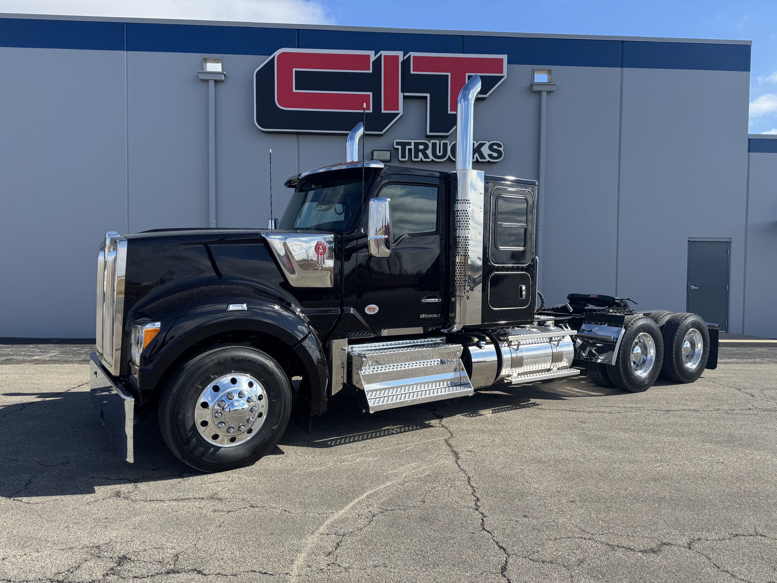 2027 Kenworth W990 - image 1