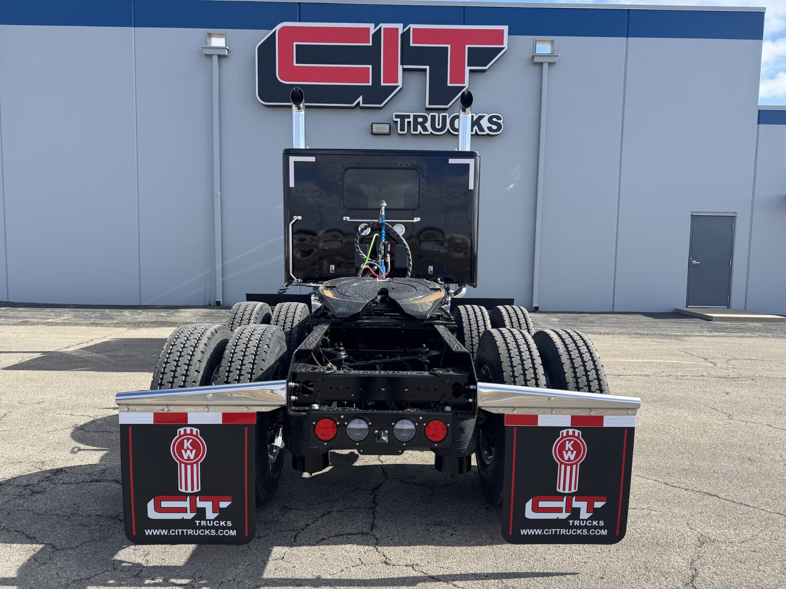 2027 Kenworth W990 - image 5