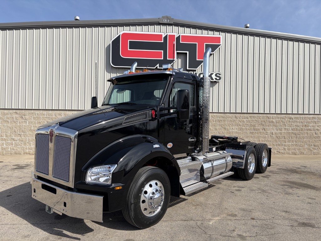 2027 Kenworth T880 - image 1
