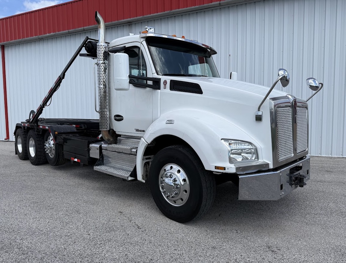 2020 Kenworth T880 - image 2