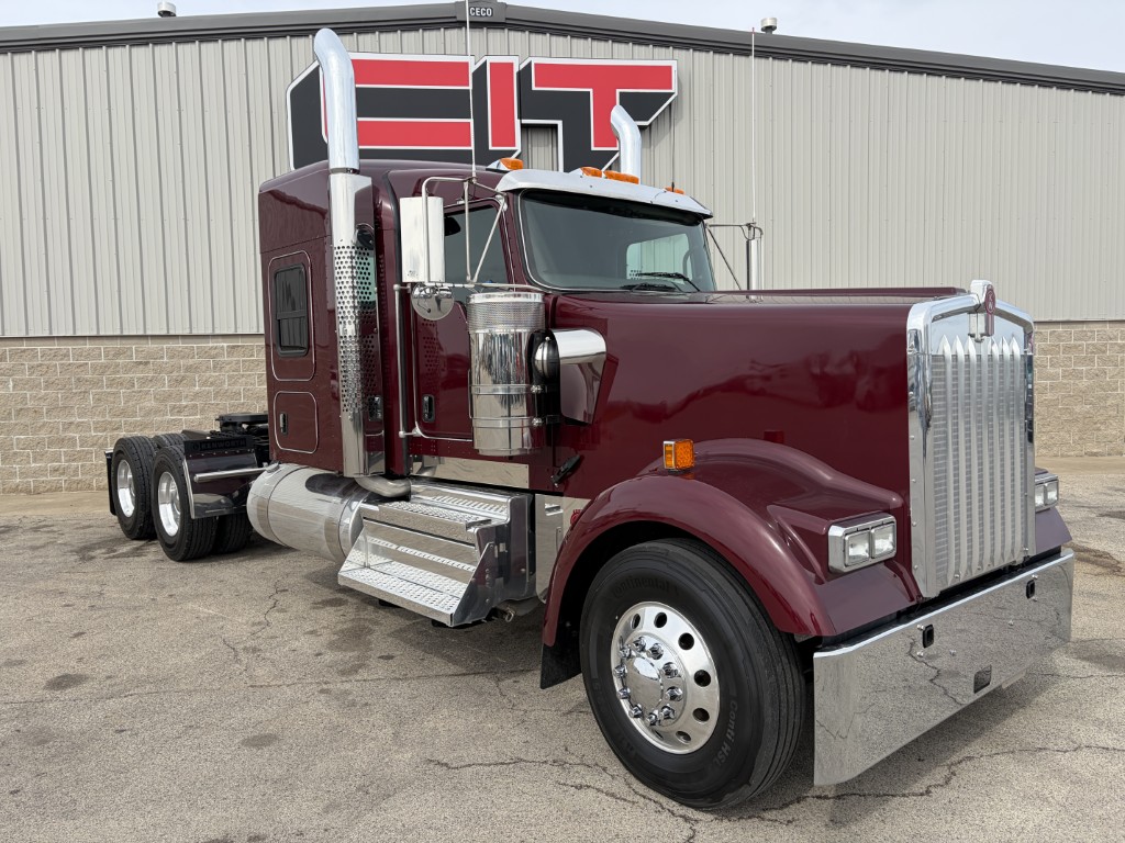 2027 Kenworth W900 - image 3