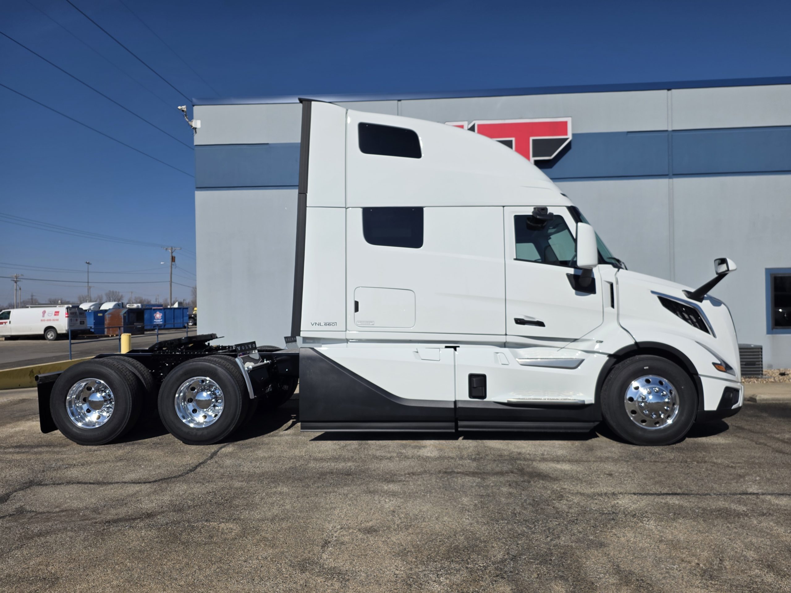 2027 Volvo VNL 860 - image 4
