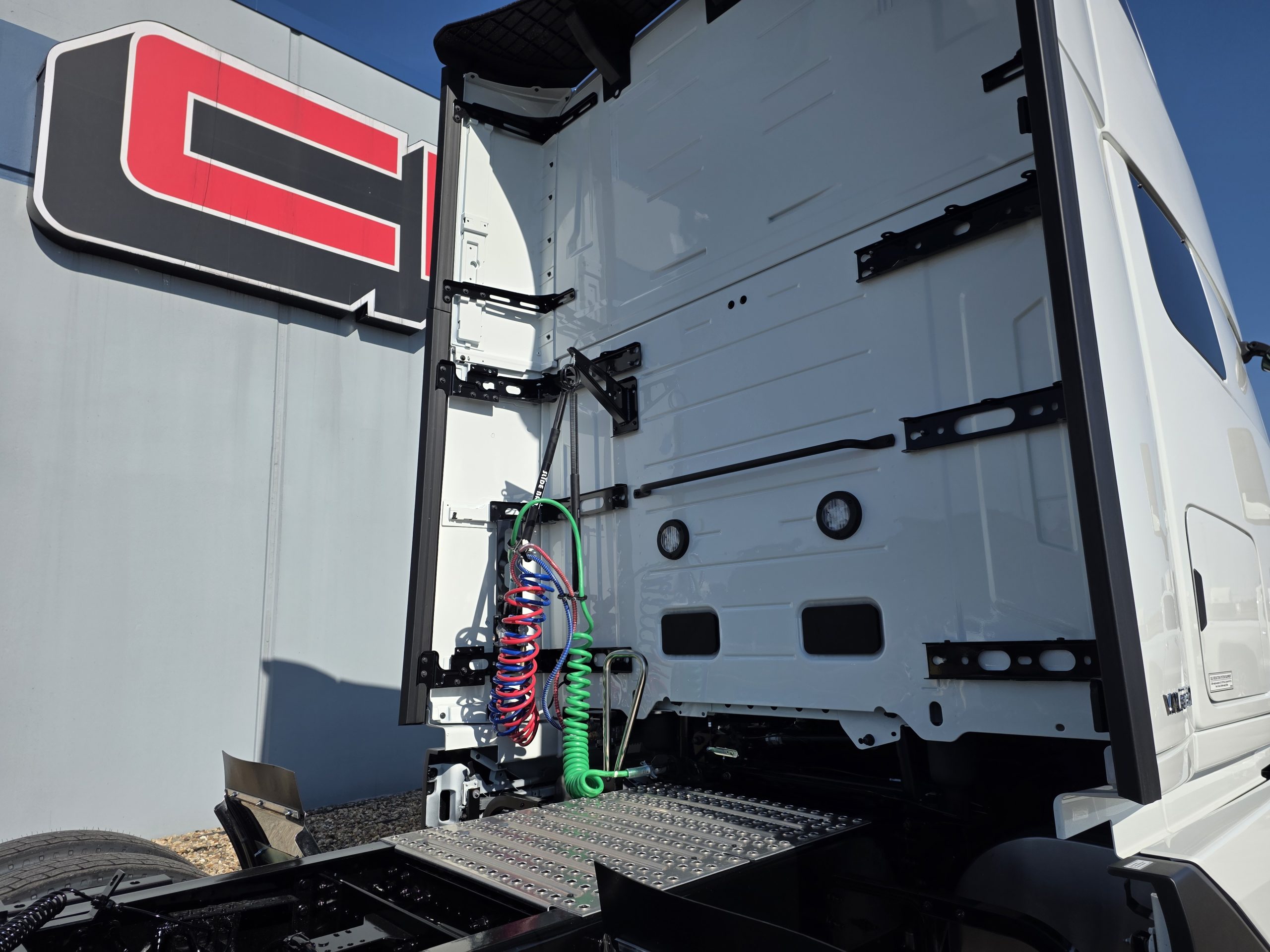 2027 VOLVO D13 - image 5 of 6