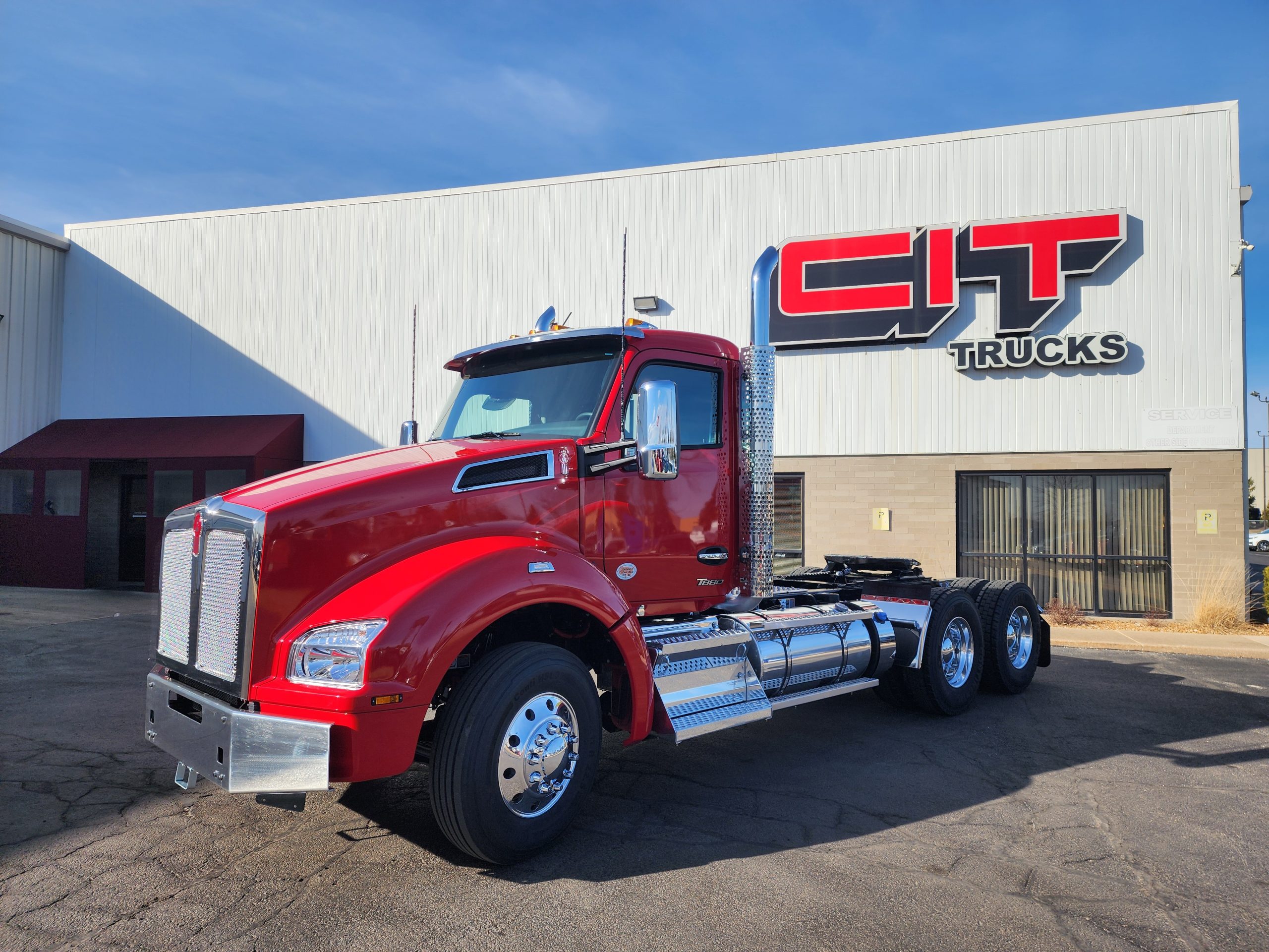 2027 Kenworth T880 - image 2