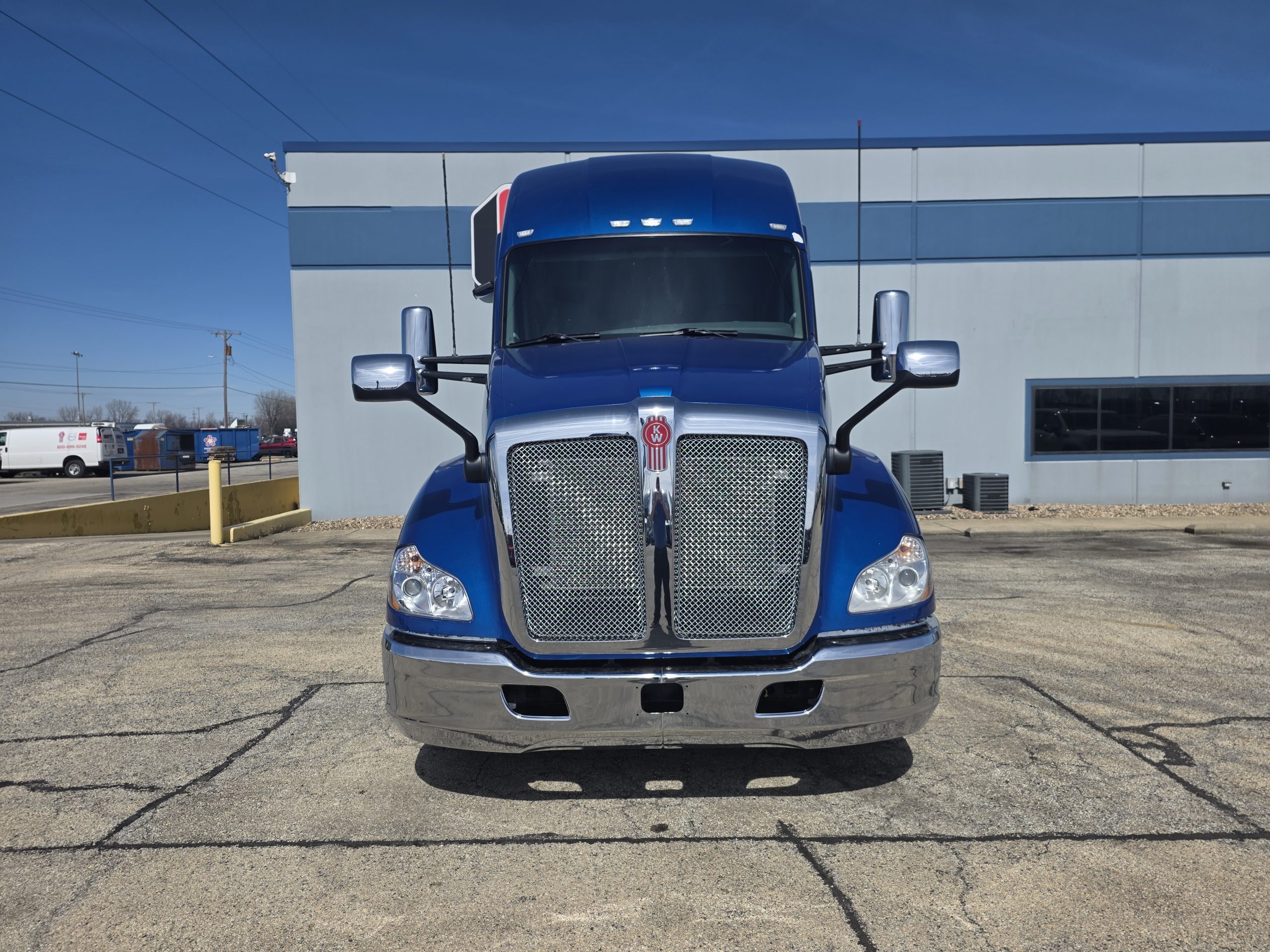 2019 Kenworth T680 - image 2