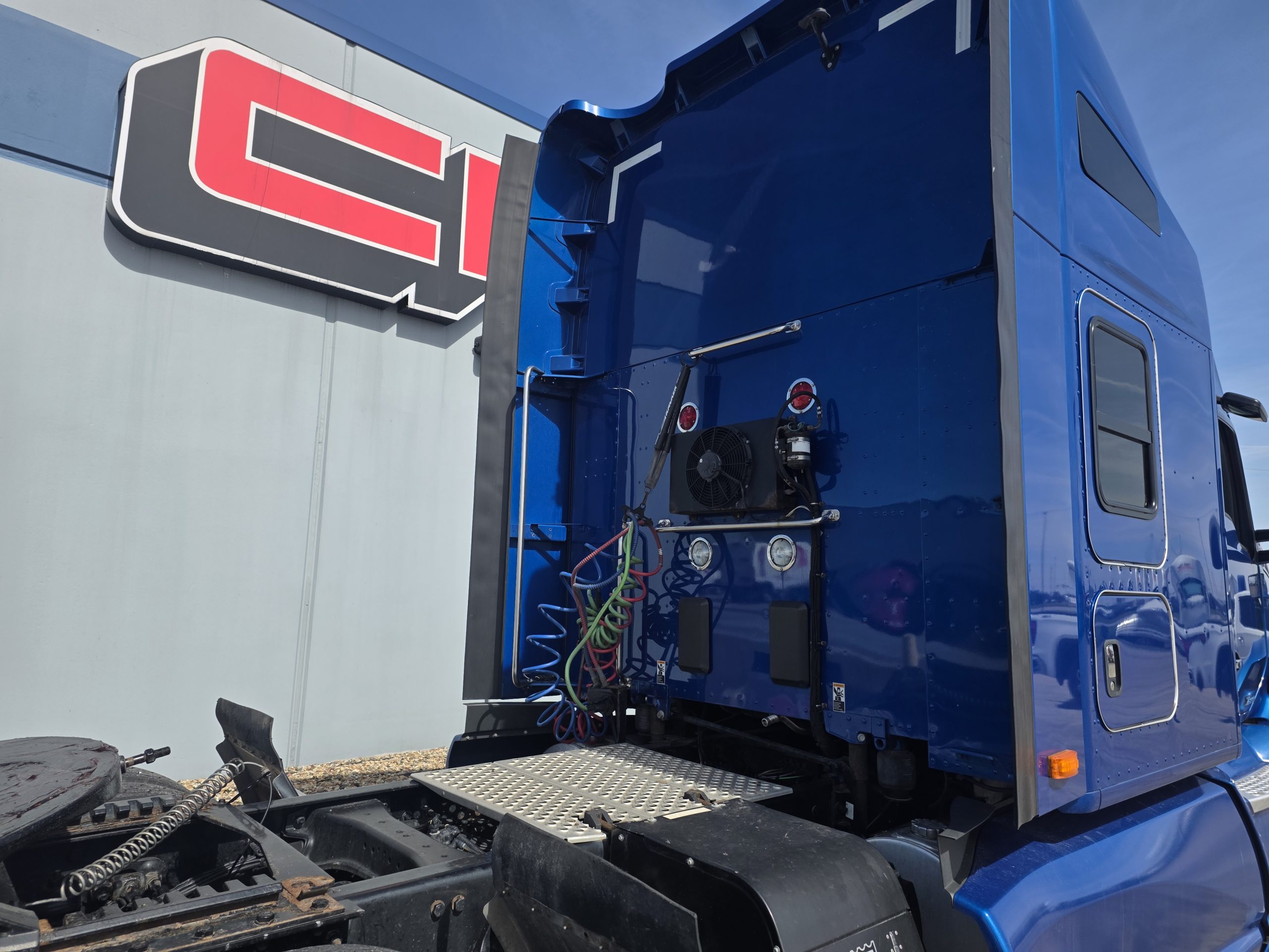 2019 Kenworth T680 - image 5