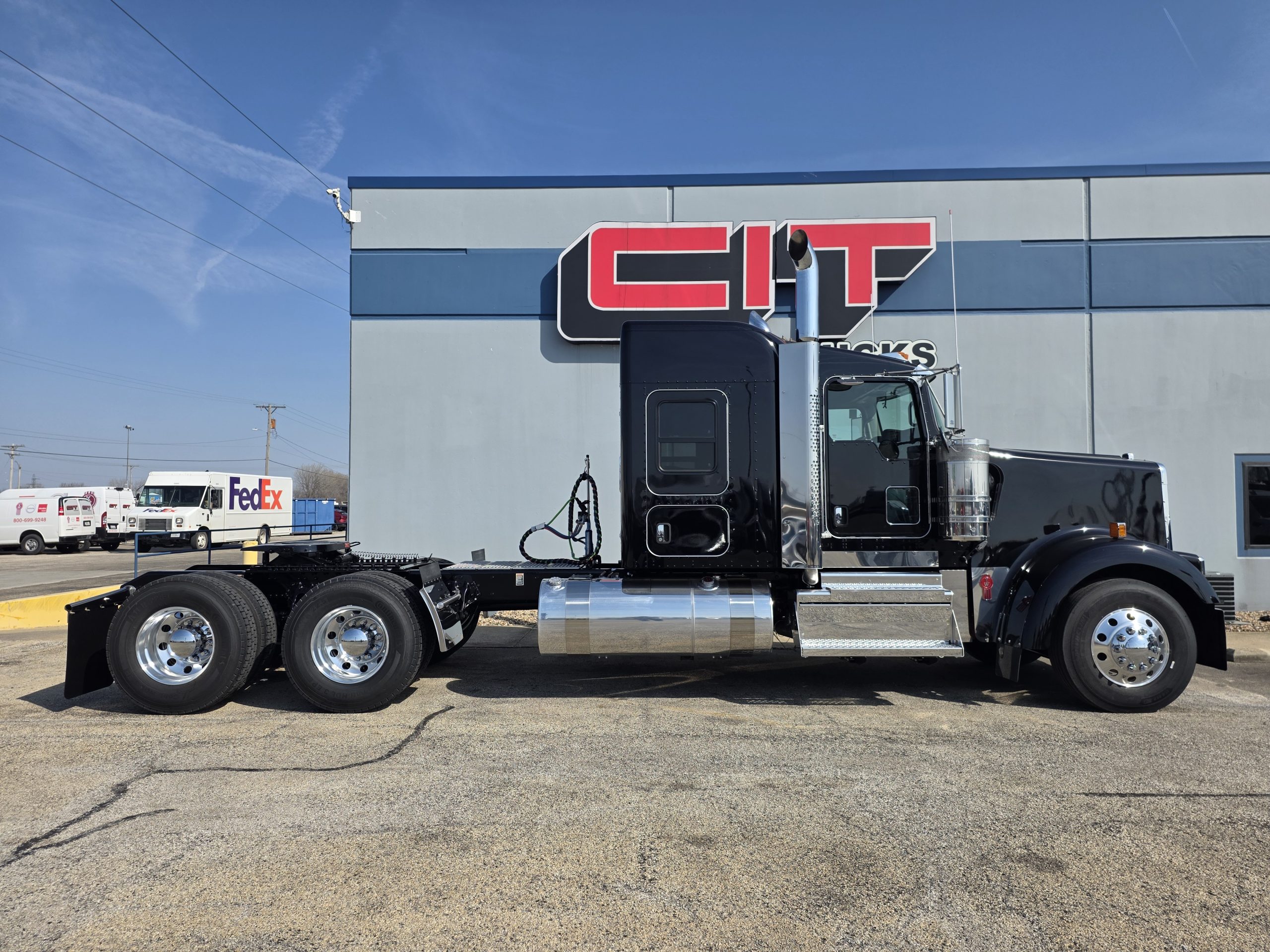 2027 KENWORTH W900L - image 4 of 6