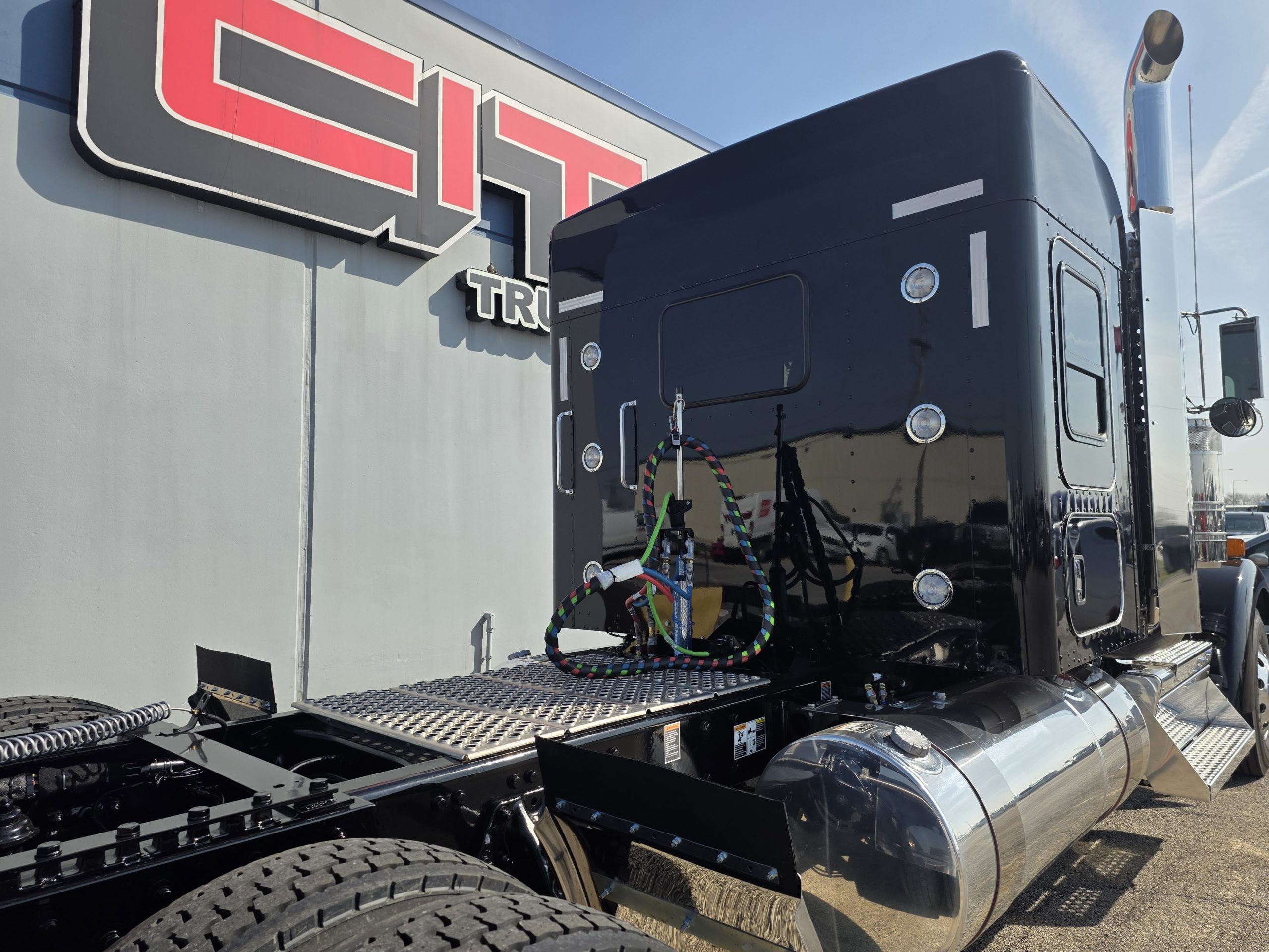 2027 KENWORTH W900L - image 5 of 6